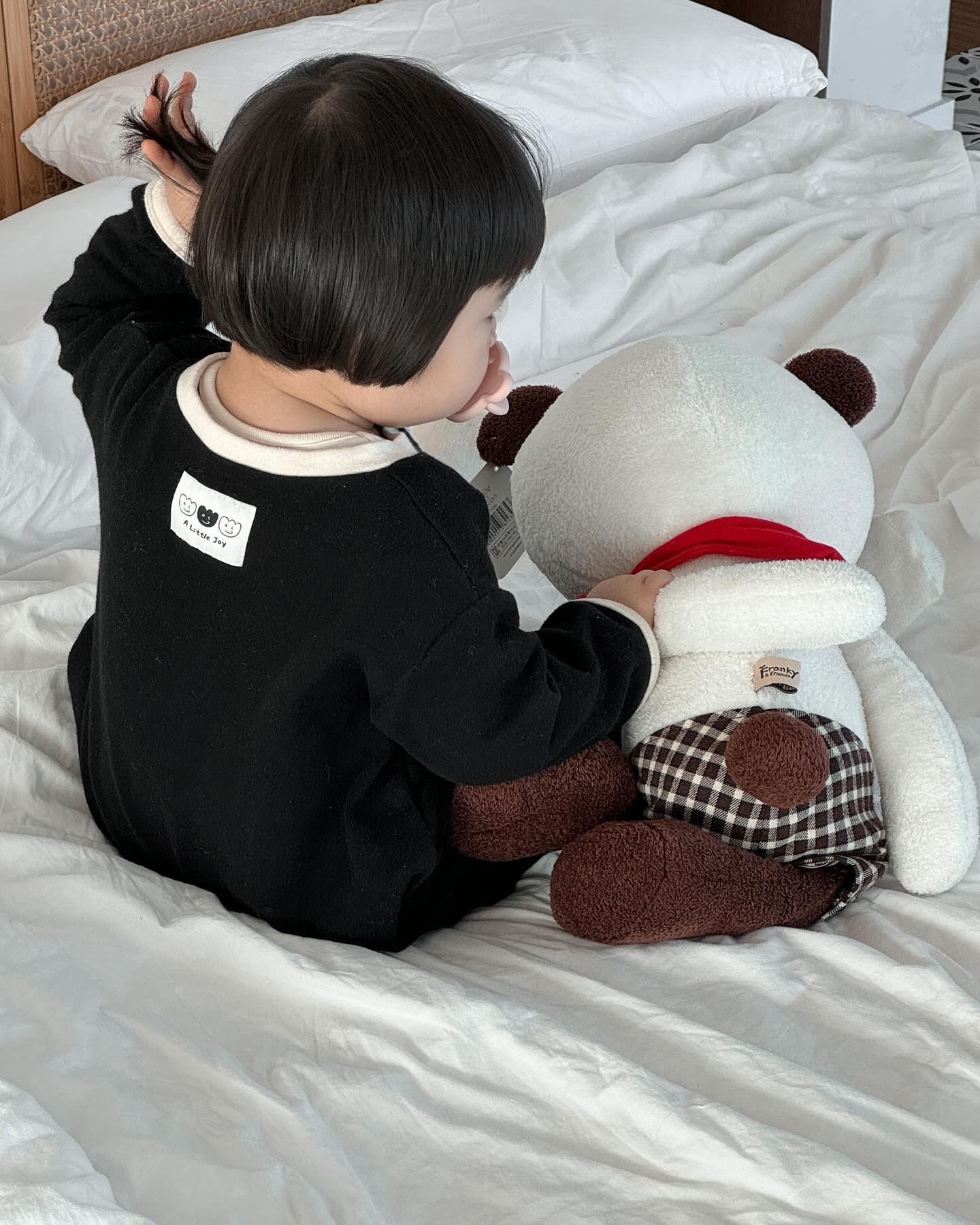 ⠀⠀ 
비글미?넘쳐서 그런지 비글슈트도 찰떡이네 풉♥ 
이거 진짜 원단도 좋고 부드러워서
오래오래 입히고싶은맘,,