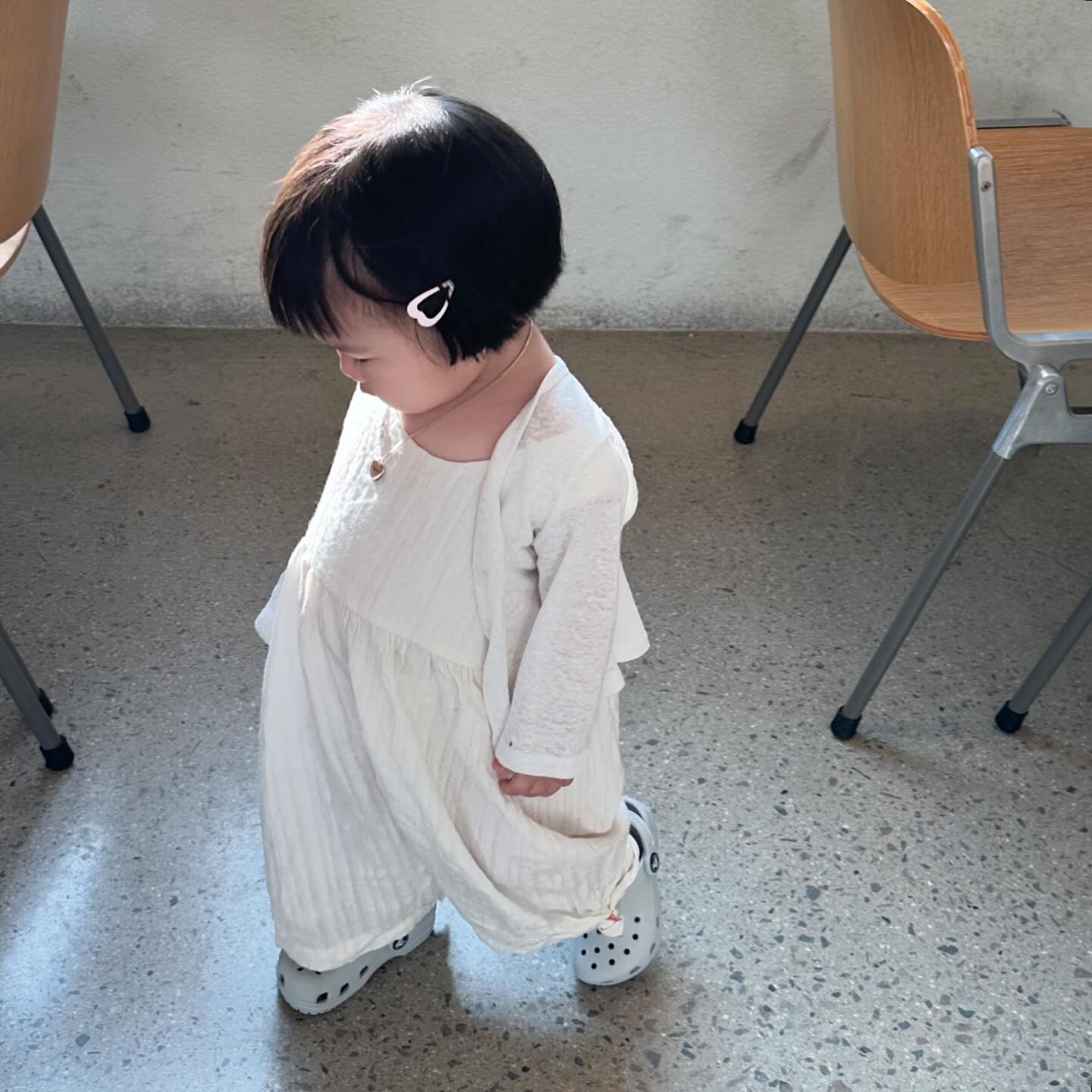 -
재접근기와 동시에 
잃어가는 볼살 😭

완밥녀가 이제 싫어녀가 되어버려따….
뚱피 몸매 유지해야하는데😨😨

❤︎
아들 딸 상관없이
핀 좋아하는 엄망이들은
영락없이 아미띠에 해야햐💗💗

_studio.amitie 
똑딱 하트핀 light pink 

#아기머리핀#아기헤어핀#헤어핀#유아머리핀