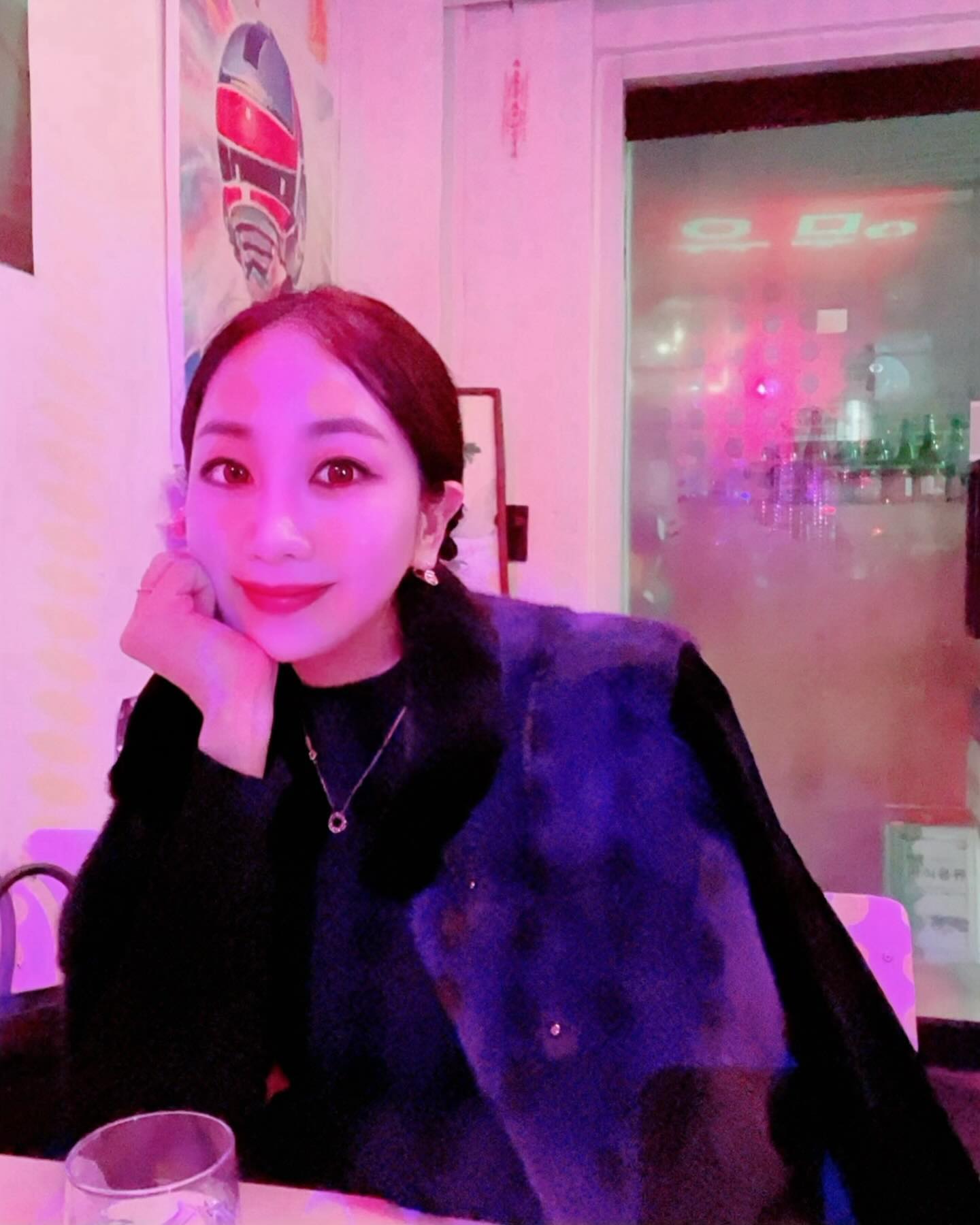 #오랜만이야 😍
23년도 너무 빠르게 지나갔는데
#2024년 더 빠르데 지나갈 거 같아요!
작년 한해를 돌아보니 참 감사하게도 너무나도 많은 사랑을 받고 살았더라고요 🥲💕
아빠 간암 판정 소식에 휘청거릴 때도 옆에서 든든하게 힘을 주며 함께 기도해준 소중한 사람들 덕분에 아빠가 큰 개복수술을 견뎌
제가 보고싶을 때마다 볼 수 있도록 도와주신거고요!!
애정하는 제 생각하는 사람들이 주변에 없었다면
지금처럼 깨방정 발랄한 제 모습이 절대로 없었을테에요 🥹
24년도는 하나님께 감사 찬양 더 많이하며
받은 사랑보다 더더더 베풀 수 있는 은둉이가 되고 싶네요 💘
그러려면 올 한해 저도 더더욱 건강하고 행복하게 잘 살아야겠고요 🥰
늦었지만 #새해복많이받으세요 😍
#고맙습니다 #감사합니다❤️ 

#부산가는길 SRT 안에서
#20240127