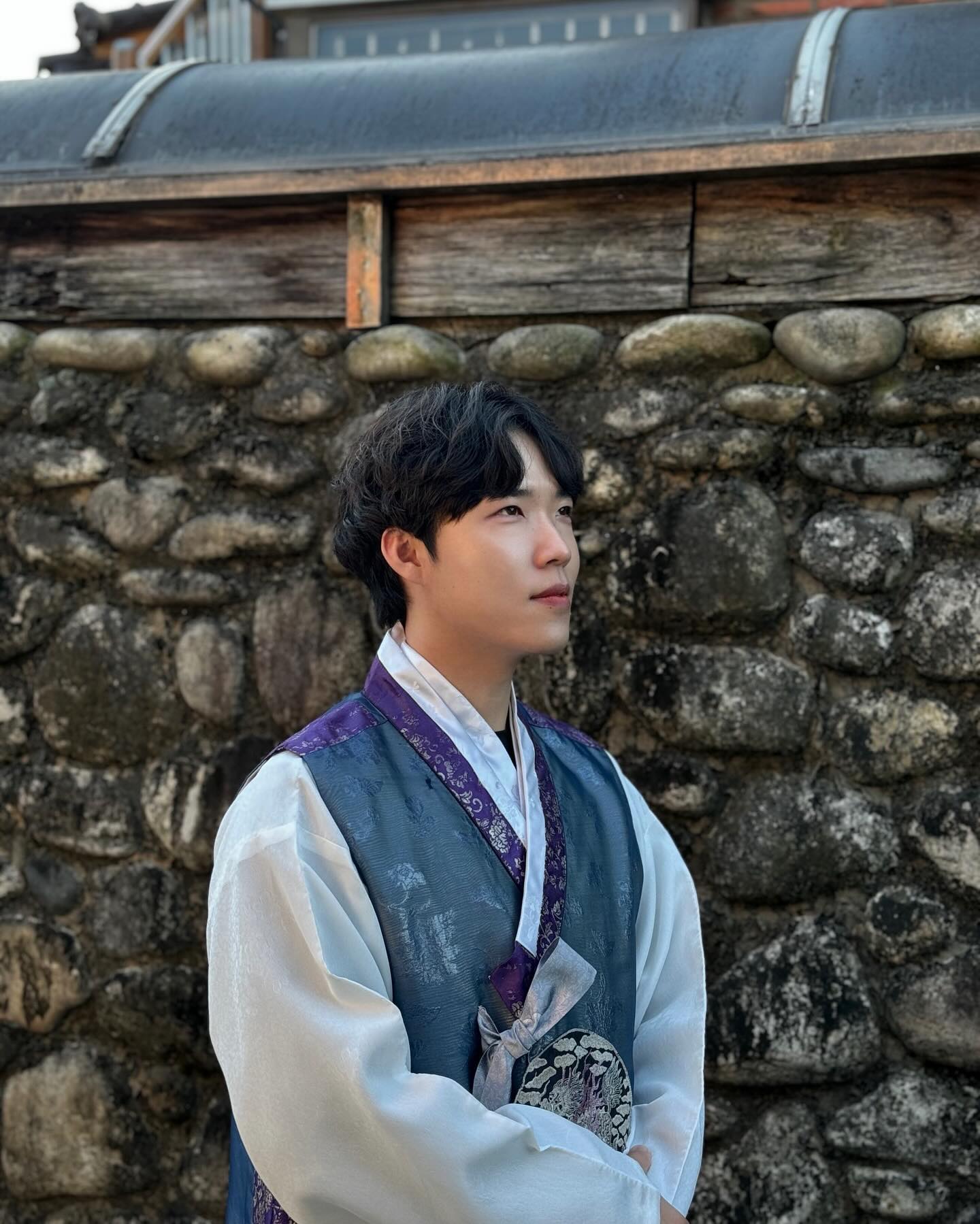 전주왔소 한복 입었소