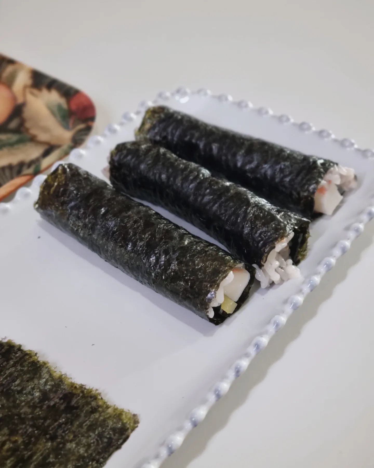 꼬마(가 만든)김밥.

들어가는 재료는 별거없어도
꽤나 맛있더라고요?👀