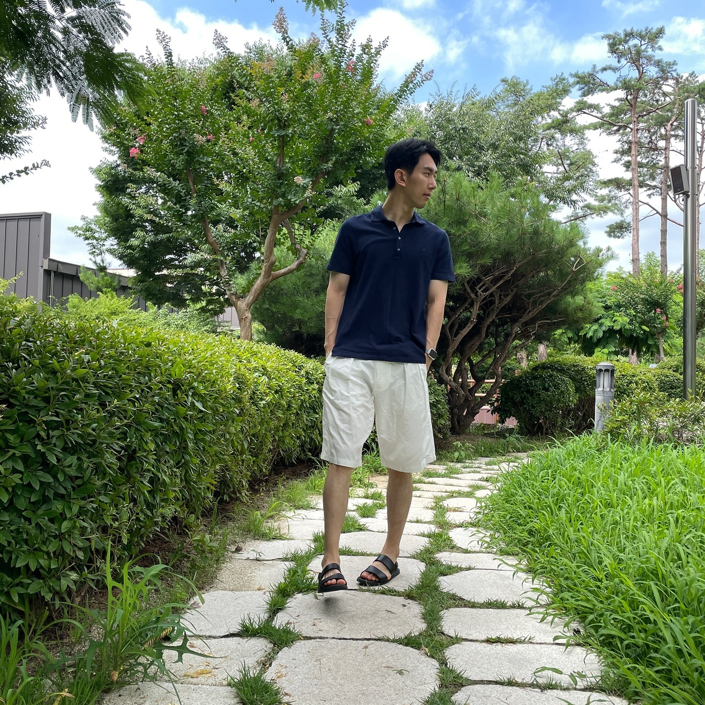 지앤오의 시그니쳐 썸머 셋업을 입어보았어요💫

여름에 입기 숴원한 소재 지앤오 시그니쳐 투턱 쇼츠는 원단 질감과 색이 Fit하고 고급스러움을 더하며 ⭐️

일상생활 시 즐거움을 제공합니당 

자사몰에서 신상 할인 및 PAYBACK 이벤트 중✨

#협찬 zno.magazine,#지앤오 #zno #남자데일리룩추천 #shapefitcolor #핏좋은지앤오 #무신사 #데일리록