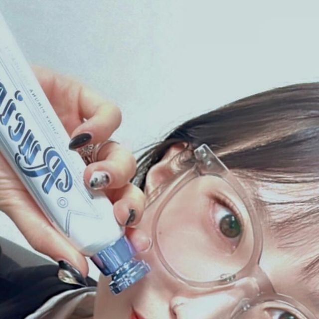 윤정 | hush on Instagram: "#광고 #루치펠로 루치펠로 샤이니피루나 치약 & 칫솔 🦷브라이트닝 케어 🦷3중 집중 케어 ( 치석 + 충치 + 치태 케어 ) 🦷숨은 치석까지 케어 🦷빛나는 치아 자신감