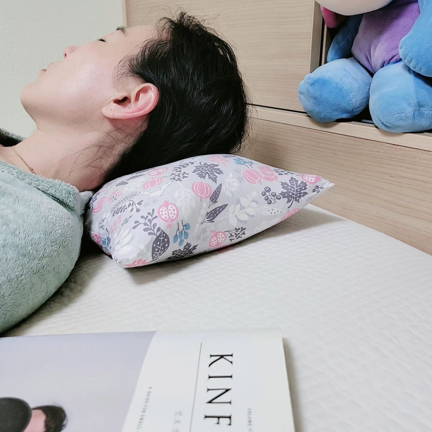 #협찬
요즘 불편증이 생겨서 꿀잠 
자려고 베개바꿔봤어요.
피톤치즈가 가장 많이 함유된 
편백나무베개예요.

피톤치즈 향이 은은히 퍼지니 
기분도 너무 좋고,
숙면에도 도움이 많이 되는것 
같아요.

3d 매쉬라 딱딱하지 않고 
쿠션감이 좋구요. 
편백칩양으로 높이 조절 
가능해 성인, 유아
다 같이 쓸수 있어 좋네요.

j.jun_pyeonbaek
#편백나무베개 #숙면베개 
#제이준편백 #꿀잠 
#베개추천 #편백베개추천