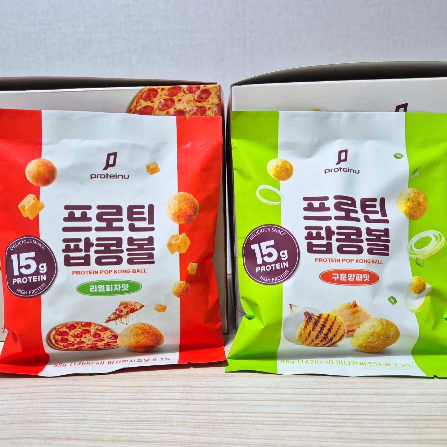 #협찬

#프로틴유 #proteinu #프로틴스낵 
#프로틴간식 #단백질스낵 #단백질과자
#저당스낵 #다이어트간식
#프로틴팝콩볼

프로틴유에서 신제품으로 나온 #프로틴팝콩볼 을 보내주셨음😭❤️

튀기지 않고 구워 만든 고단백 스낵으로
콩과 옥수수의 담백한 맛을 부담없이 즐길 수 있고
단백질과 식이섬유는 챙기고 칼로리는 낮아서 쵝오❣️
게다가 프로틴 스낵 답게 단백질 15g💪🏻💘

#구운양파맛
양파과자 덕후가 아니어도 맛있게 먹을 수 있는 감칠맛 나는 양파 시즈닝에 구운 양파 특유의 달짝지근한 맛

#리얼피자맛
새콤한 토마토소스 베이스에 짭짤한 맛을 추가해서 물리지 않고 더 맛있게 먹을 수 있음

단백질과자라 생각할 수 없을 정도로 둘다 짱맛이고
입터짐 생길때 방지용으로도 굳굳👍🏻
개별 포장되어 있어 하나씩 챙겨다니기도 죠음😍

낮은 당류, 고단백, 콜레스테롤 0g의 건강한 
간식을 찾는 다면 #프로틴팝콩볼 과 함께🫶🏻❣️

🍀 Thanks to proteinu