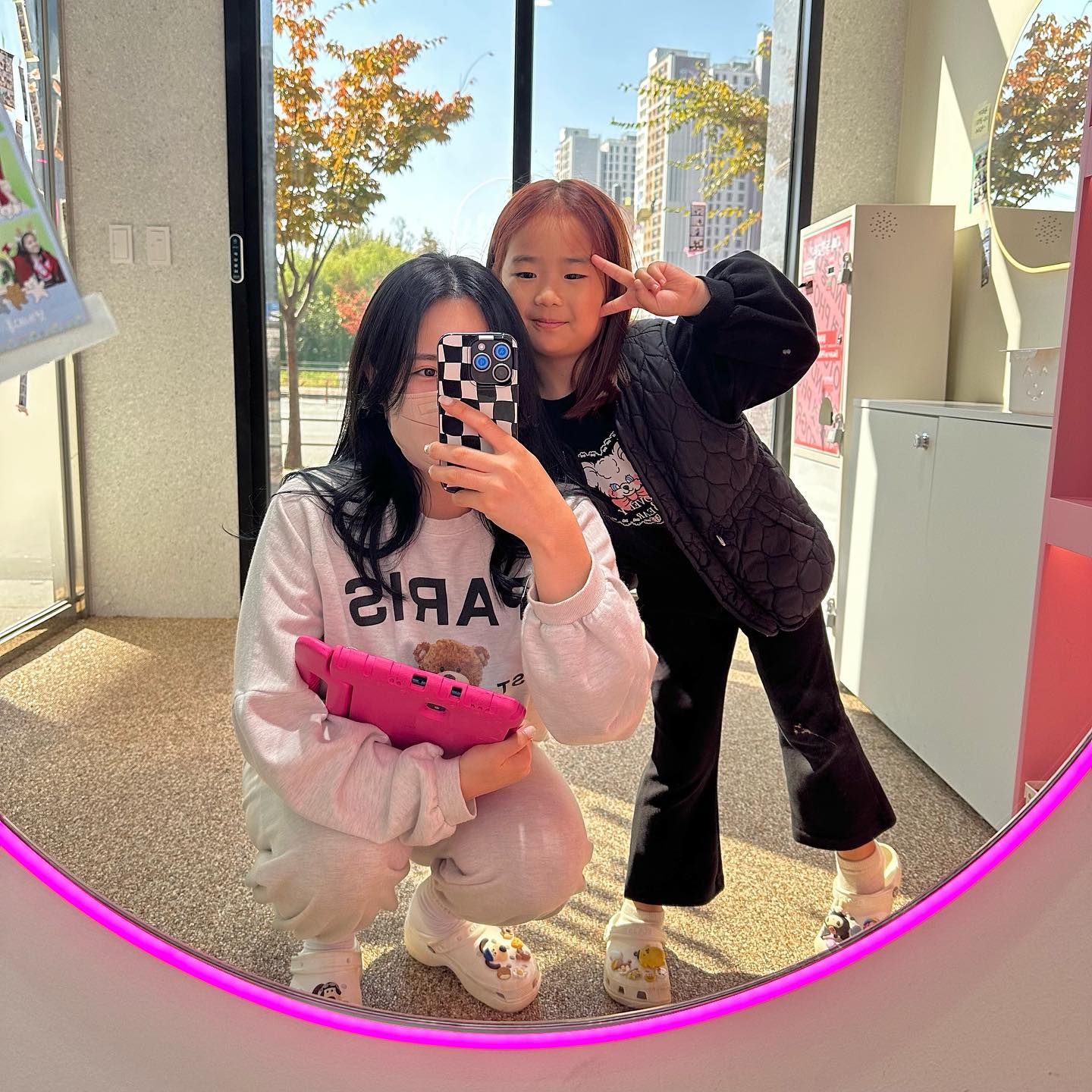 모녀데이트 💇🏻‍♀️💆🏻‍♀️

딸랑규랑 묭실데이투
기분전환에는 녁시 염색이 최고지유

#예비초딩 
#키즈염색