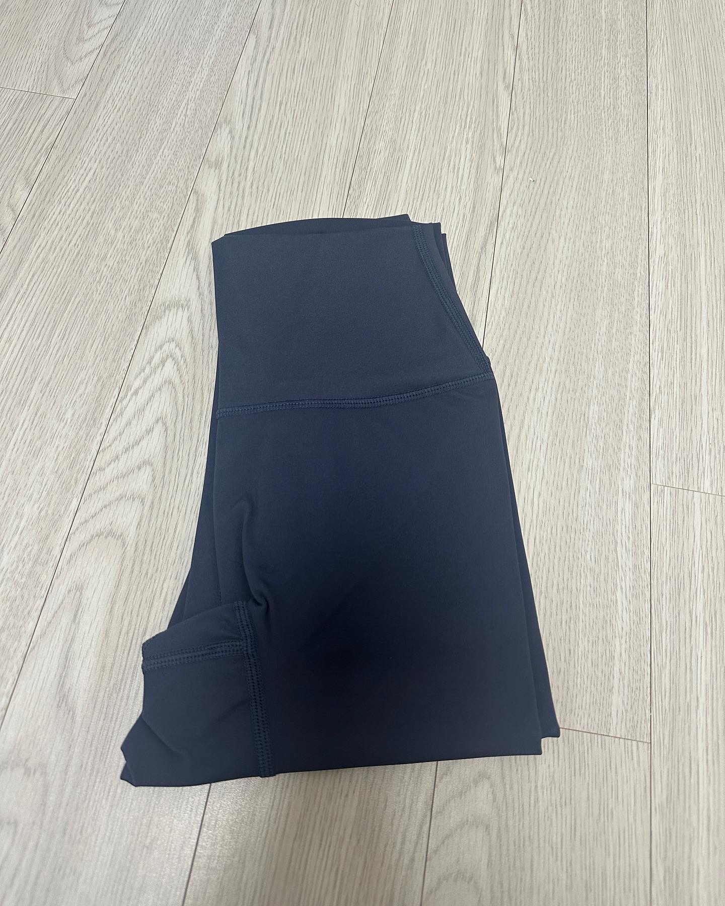 요즘 손이 제일 많이 가는 #VACHE레깅스
원터트식으로 작업해서 허벅지 옆라인 봉제선이 없어
날씬해보여요😝😝
무엇보다 촉감이 보들보들💗
요즘 VACHE레깅스만 손이 가서 큰일이에요~
다리에 착붙해서 완전 편한 레깅스 찾는 분께 추천👍👍

구매링크 👉 https://smartstore.naver.com/vache/products/6198687350

#vache #바체 #바체레깅스 #레깅스추천 #촉감좋은레깅스 #촉감좋은운동복 #요가복 #요가레깅스 #필라테스레깅스
