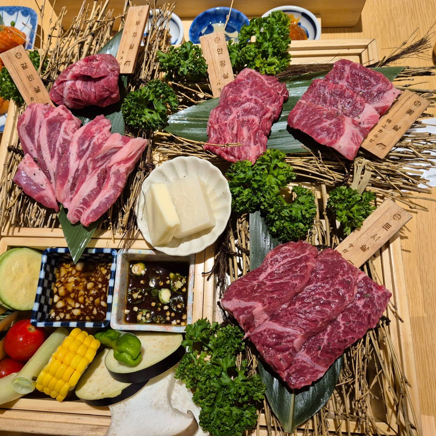 너무 맛있었던 소고기 화로구이 #칠복료칸
인테리어도 너무 예쁘고 룸도 많아서 프라이빗하게 즐기기 좋은 곳
맛있는데 분위기, 서비스까지 너무 좋았던 곳이에요🤍

#칠복 #들안길맛집 #들안길단체모임 #대구단체모임식당 #대구들안길맛집 #수성못맛집 #수성구소고기 #수성구야끼니꾸 #수성구화로구이 
#맛집 #먹스타그램 #먹팔 #맞팔 #좋반 #맛스타그램
