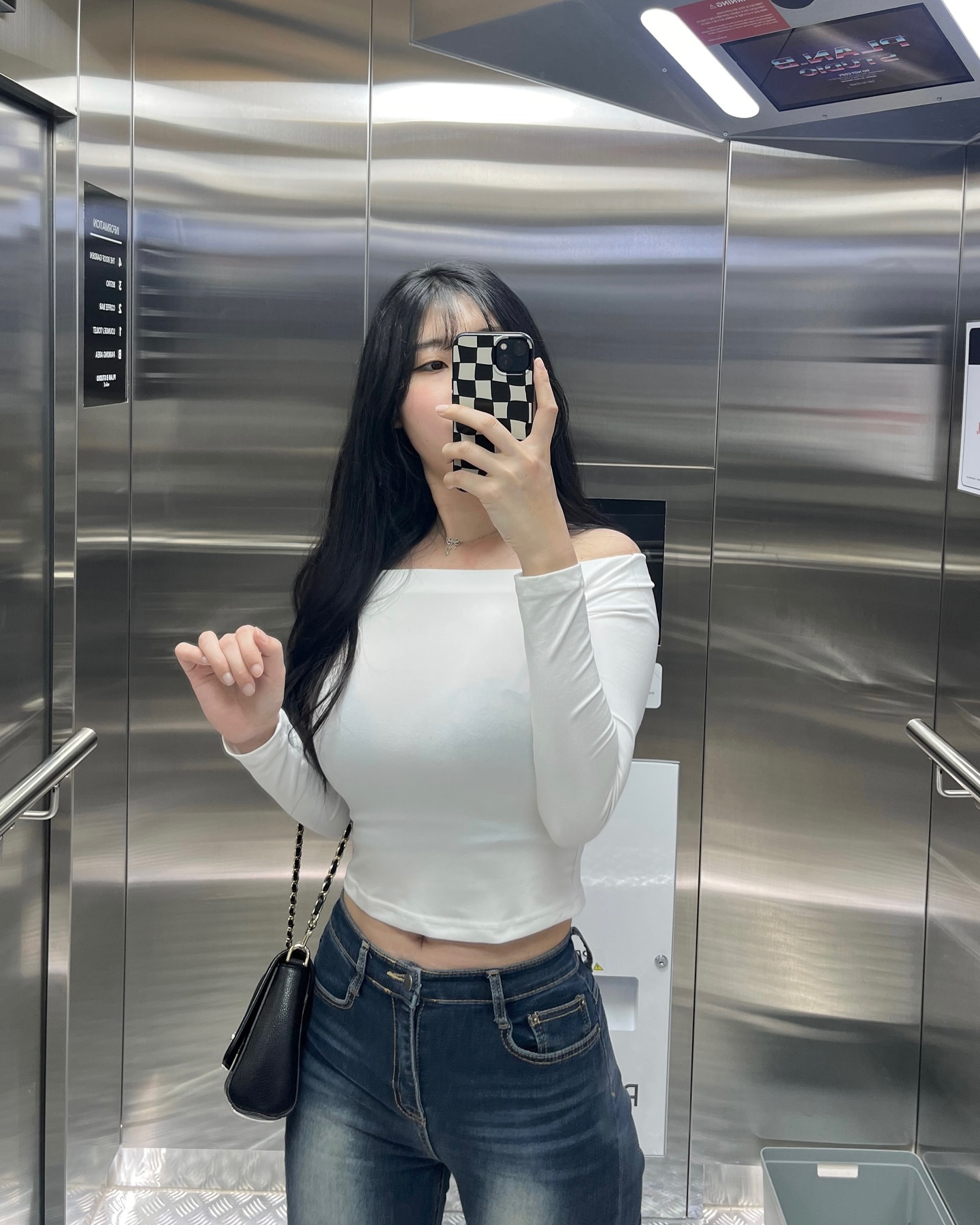 흰티에 청바지는 늘 옳지