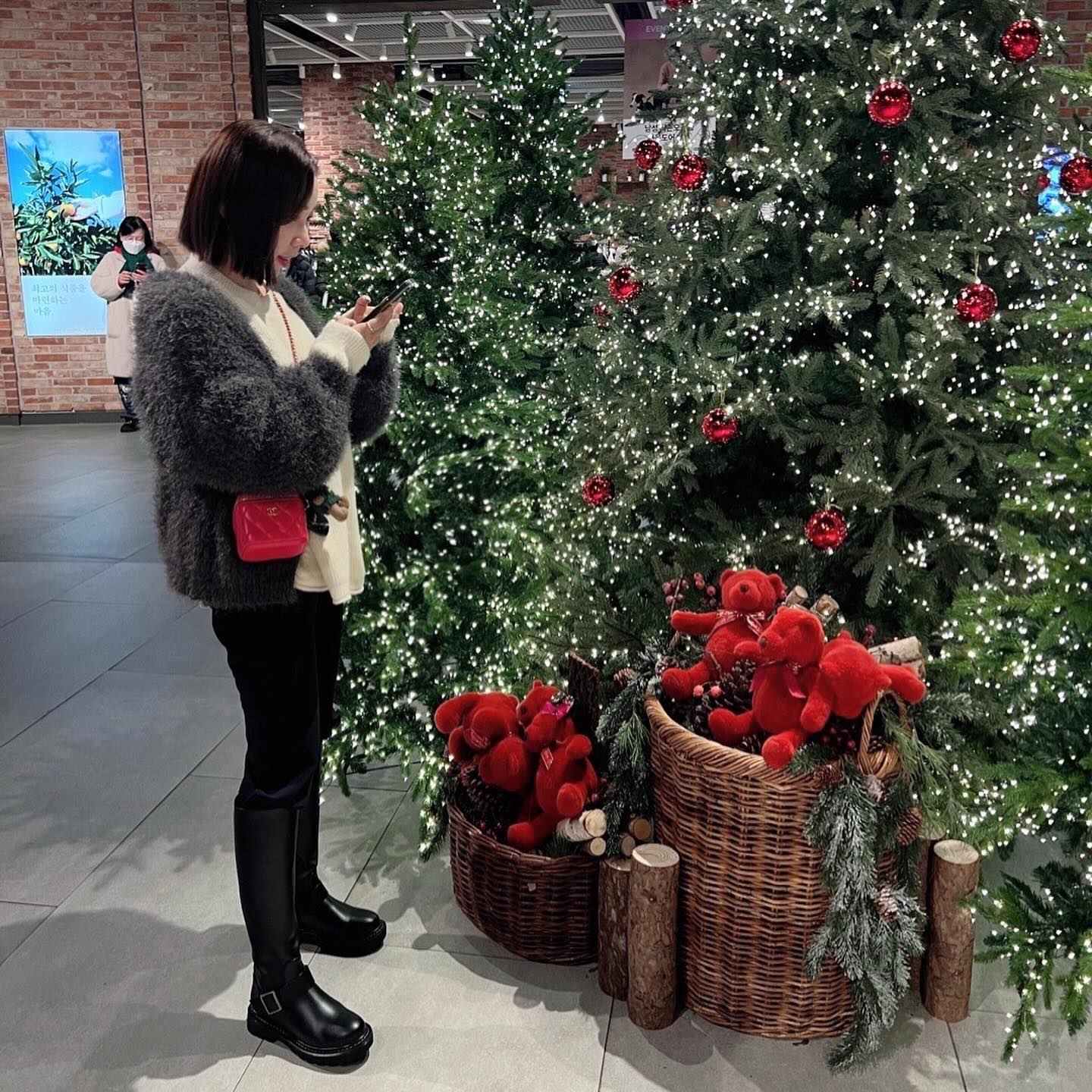 -

사진첩 털기
맨날 약속쿠ㅋㅋㅋ
나의 대단한 체력ㅋㅋㅋㅋㅋ
육휴 제대로 보내는 중…♥️
내일도 신나게 놀아야지..
#하루하루가소중해 

#얼마안남았다 끄억😳
#새벽6시어떻게일어나나 #8시출근어뜨케..? 
#포멜카멜레부츠 #부츠코디