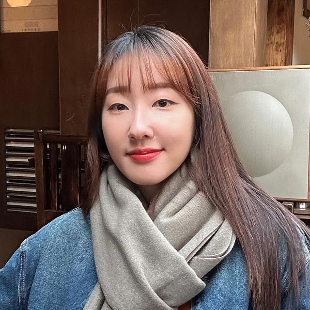 주으니 | 패션 on Instagram: "#광고 @touchsoul.official 올 가을부터 겨울까지 부드러운 터치소울 캐시미어 머플러로 코디 완성 ❄ 유행을 타지 않는 모던하고 미니멀한 원컬러 디자인으로 니트나