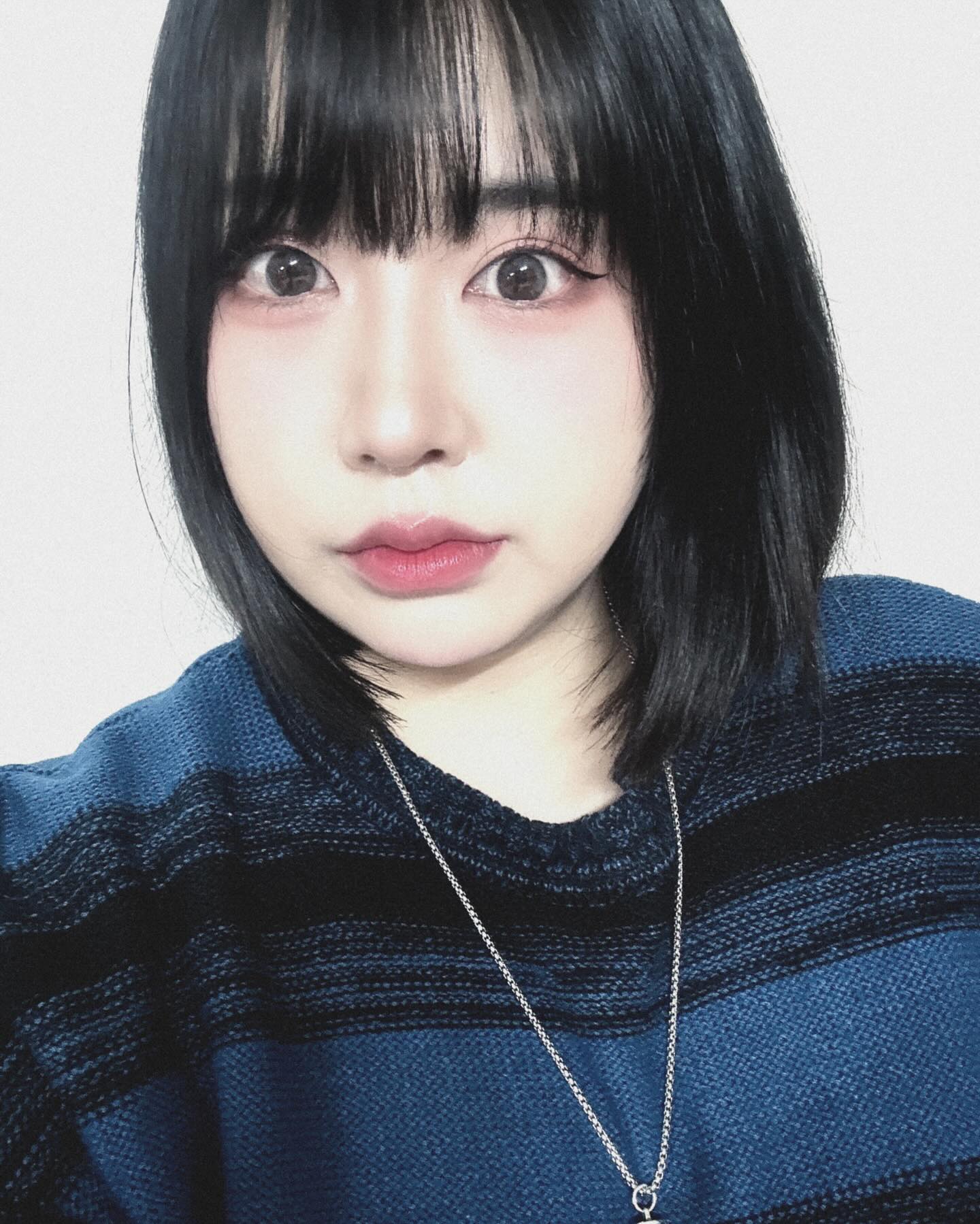 -
11월의 근황
날 아껴주는 사람들과
내가 아끼는 사람들과 함께
겨울을 맞이하며
맛있는 것 잔뜩 먹기.
단순히 밥을 먹는 것만으로도
우리의 아픔을 나눌 수 있는 것
그거면 됐다.
11월도 잘 버텼다.