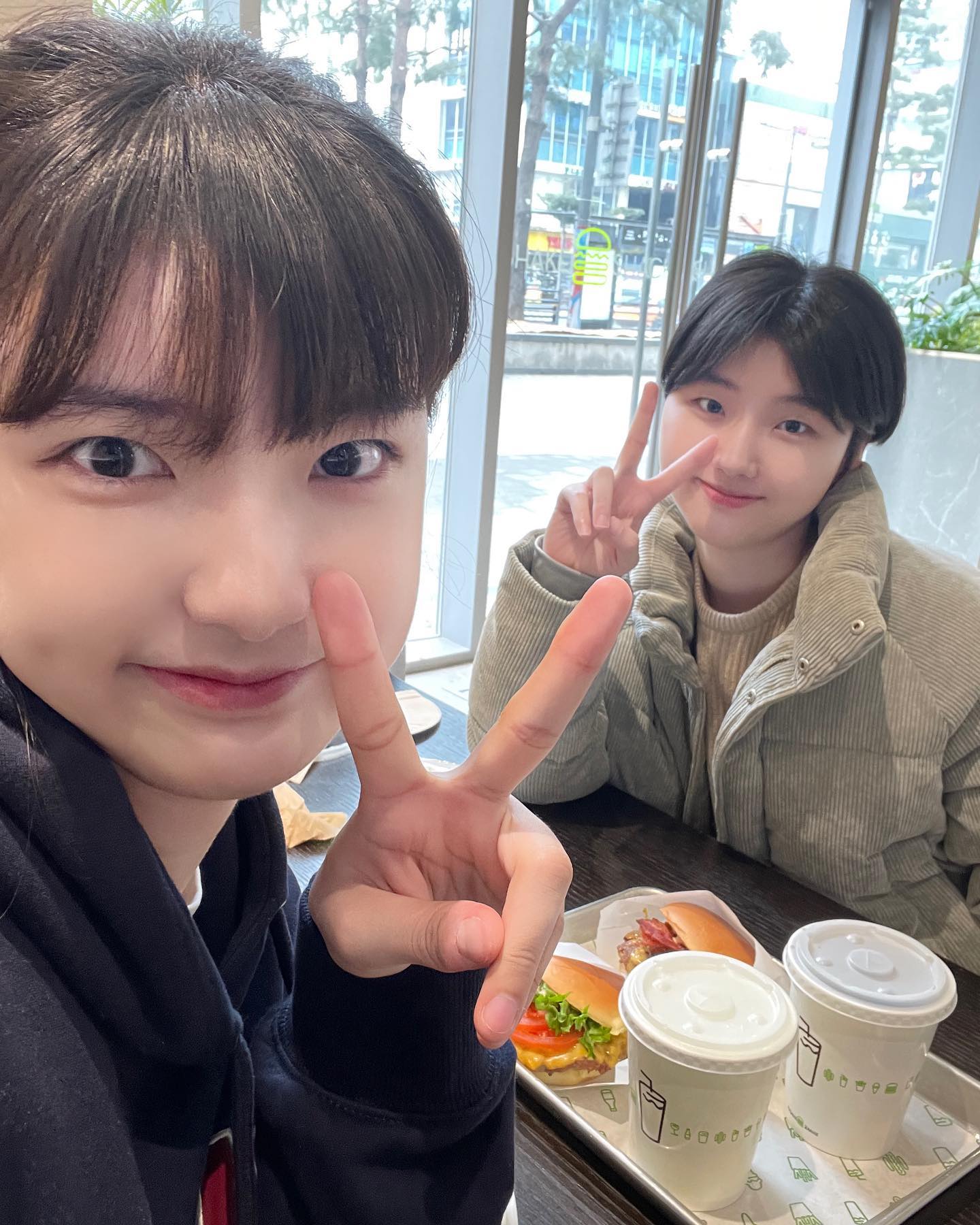 둘이 친자매 맞구연➿🍔