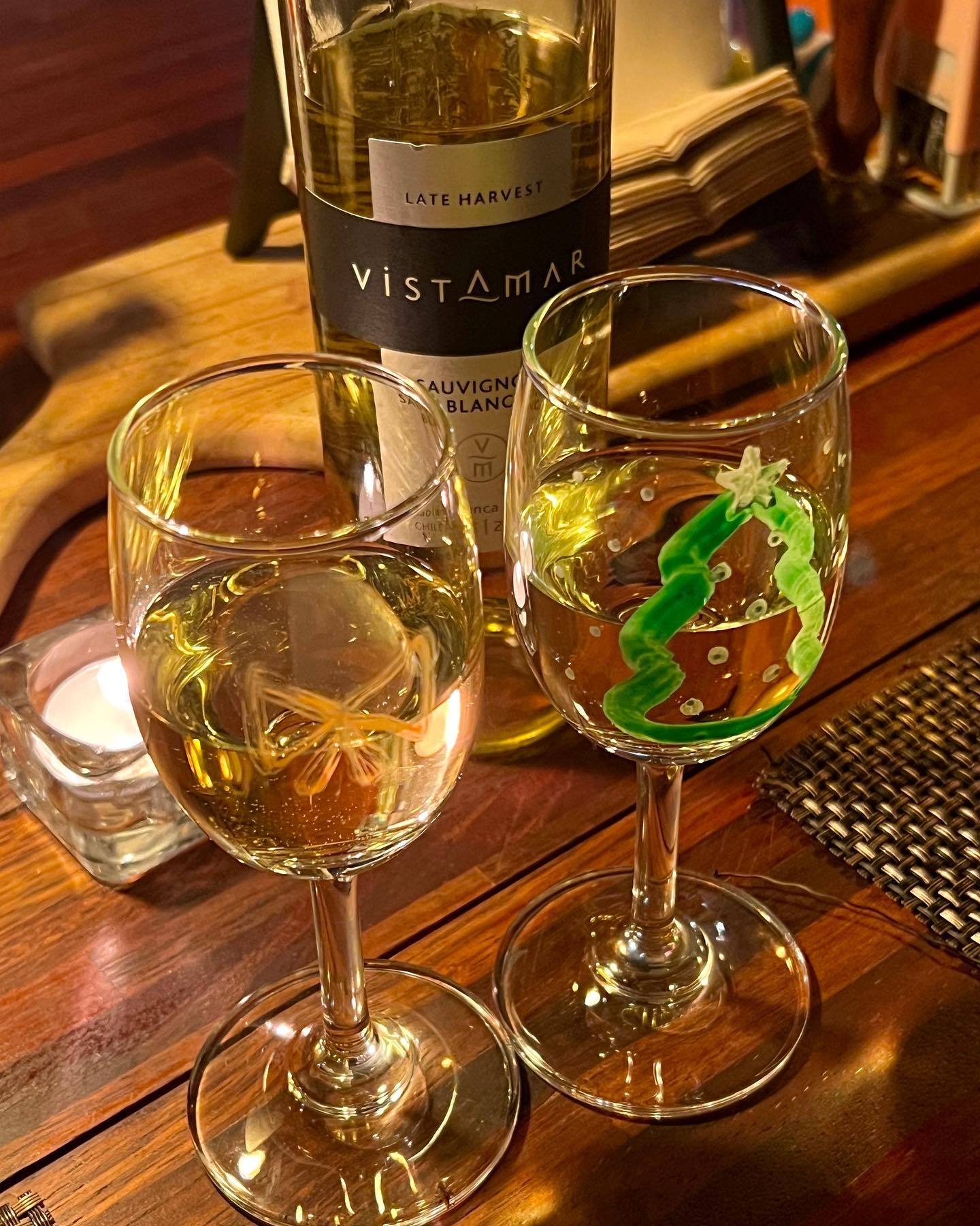 좋은곳은 좋아하는 사람이랑만 가기로.🥂
전에도 한번 와봤었던 곳인데 같은공간인가 싶을정도로 달랐던거있죠? 좋은 공간에서 좋은 사람들과 행복한 연말 보내시길 바라요 여러분 ✧·˚ : *✧·˚ : * ✨