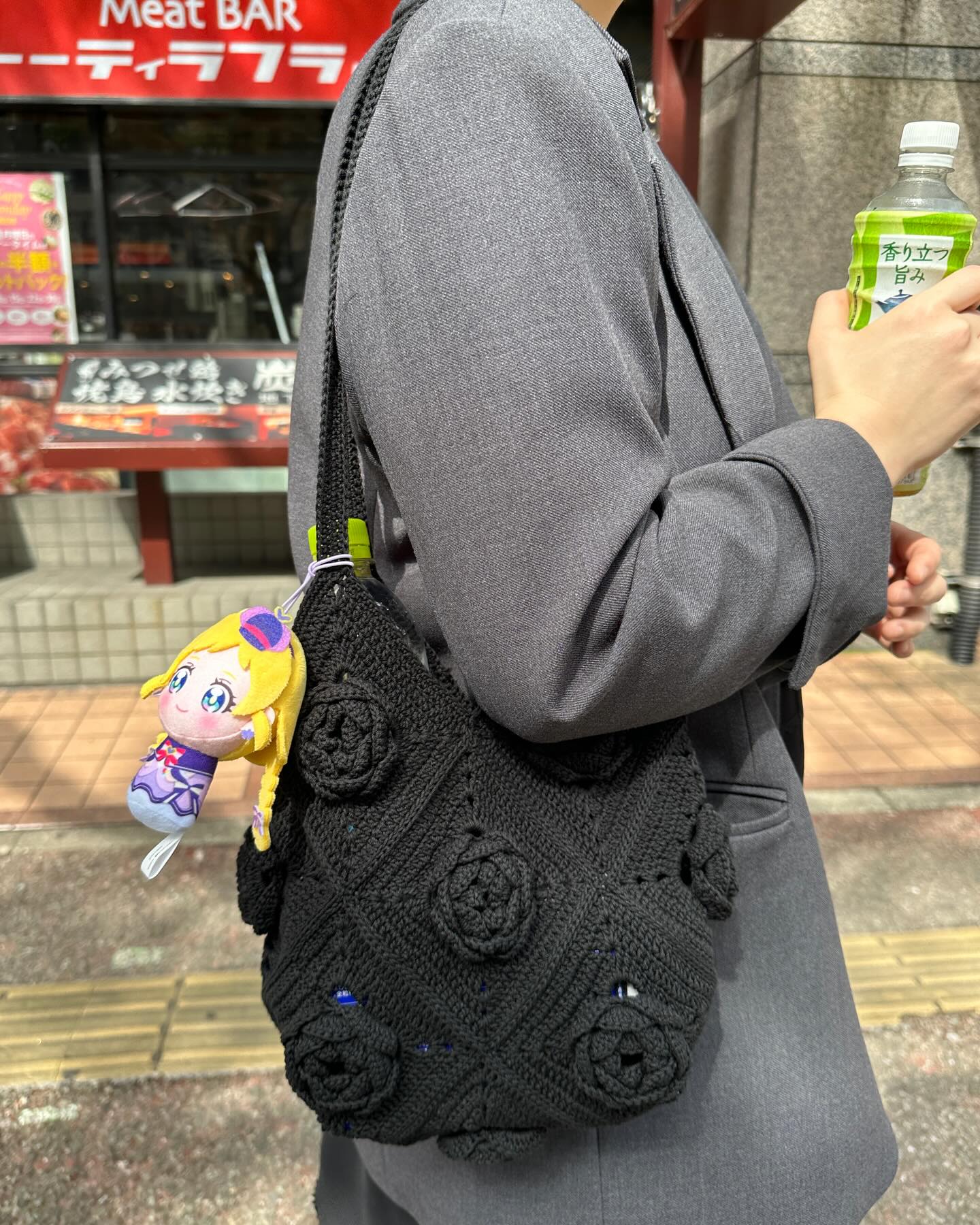 장미 모티브 가방 블랙 색상도 너무 예쁘죠?!🖤
이 색상은 무채색코디 좋아하시는 분들이 활용하기 너무 좋은 컬러랍니다!!!
장미 모양이 조금 촌스럽다고 느끼실 분도 계실텐데 블랙 컬러는 그런 느낌이 덜하고 오히려 빈티지한 분위기랍니다😋
장미 모티브 가방 영상 튜토리얼은 제 유튜브 계정에서 확인하실 수 있습니다🥰 뜨개 패키지는 선양공방 스마트스토어에서 구매 가능합니다. 유튜브 계정은 프로필링크에서 확인 가능합니다🙂

☑️You can watch tutorial video on my YouTube channel sun.knitting.studio 

#뜨개가방 #뜨개키트 #선양공방 #장미모티브가방 #코바늘도안 #무료도안 #모티브가방 #코바늘키트 #crochet #crochetbag #crochetmotif #motifbag