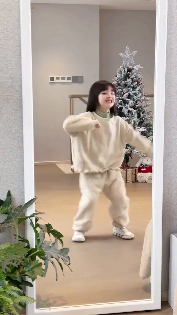 아 너무 예뻐

나닮은 딸나면 이뿔텐데ㅠㅠ
딸은 키우고 싶다

#딸 #귀요미 #끼