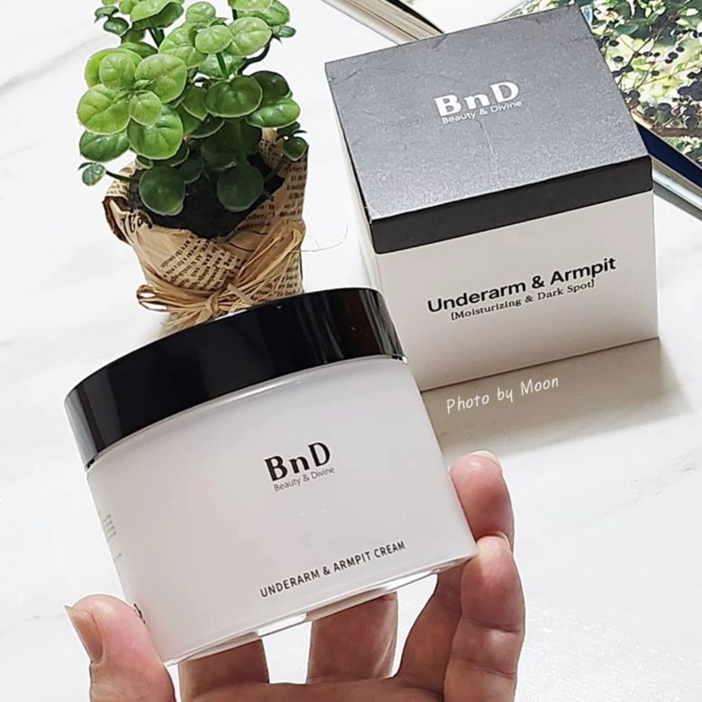 #할인구매 bnd_official_kr #BnD #겨드랑이미백크림
팔꿈치, 겨드랑이등 색소침착 부위가 고민이라
천연 식물 추출물로 화사하고 촉촉하게 케어해주는
겨드랑이크림 준비 
.
식약처 미백기능성인증 받은 안전한 화이트닝 미백제품으로 
발랐을때 끈적임 전혀 없고 촉촉하면서  빠르게 흡수되고
어두운 피부를 밝고 환하게 톤업효과에 더불어 땀억제 효과적이라능~!! 
#팔꿈치미백 #인테리어 #바디미백크림 #겨드랑이색소침착 #소품 #패션 #y존착색  #뷰티