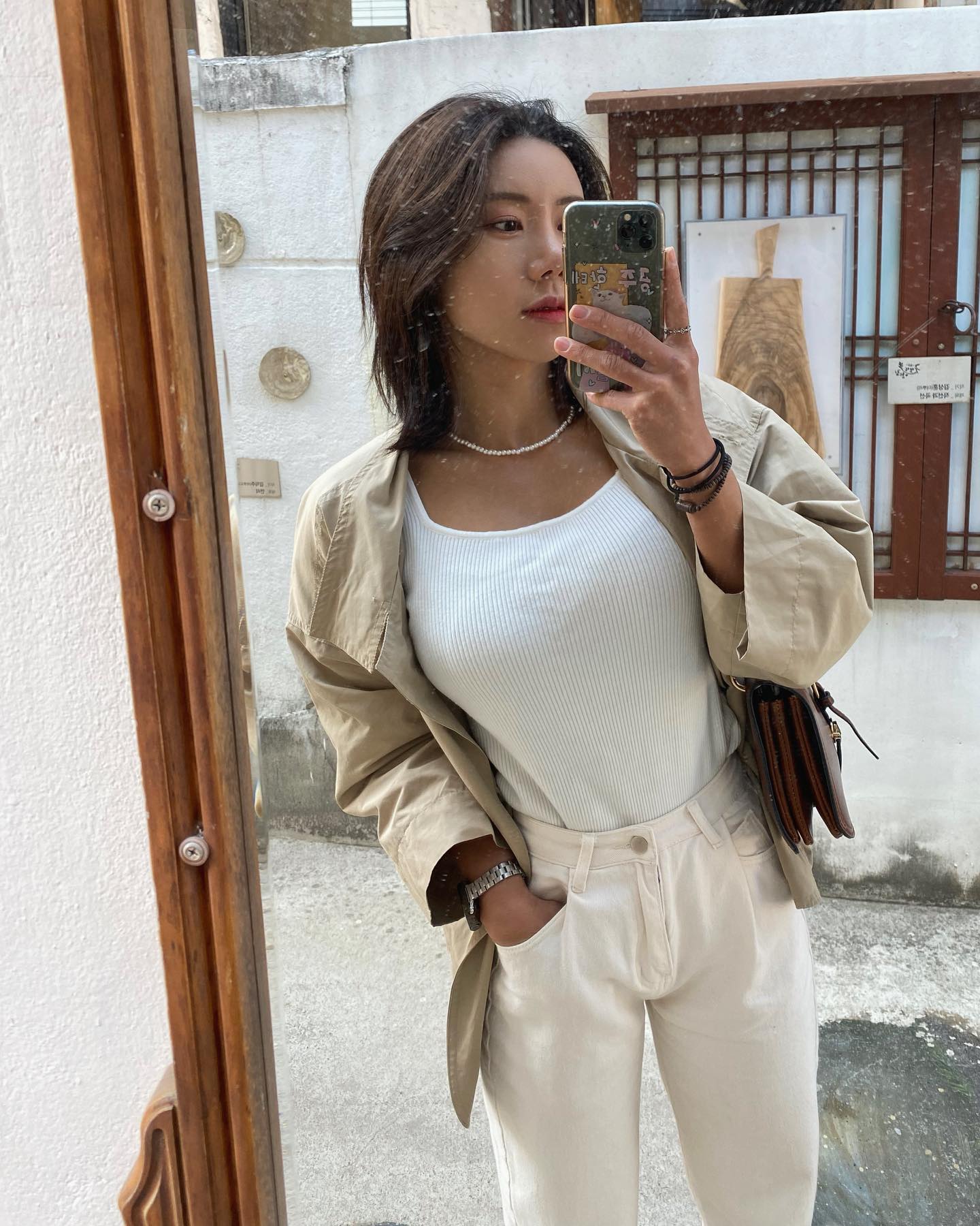 아이폰 기카에 대칭엉망으로 나오는 내얼굴도 좋아 ~.~
사람은 누구나 비대칭인걸 ,,
근데 진짜 얼굴사진 찍는법을 까먹은거야 ? !!
#셀카 #셀스타그램 #뭐더라 ..