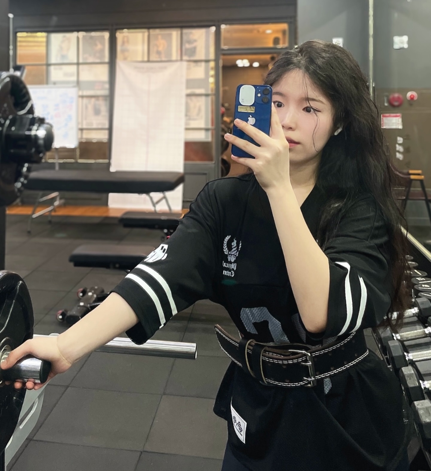 👚 @피지컬크라운

진챠 너무 옙쁜 럭비 티🫶🏻 입고 운동하면 간지 철철😏

#피지컬크라운 #여자운동복 #헬스타그램 #운동스타그램💪 #운동복