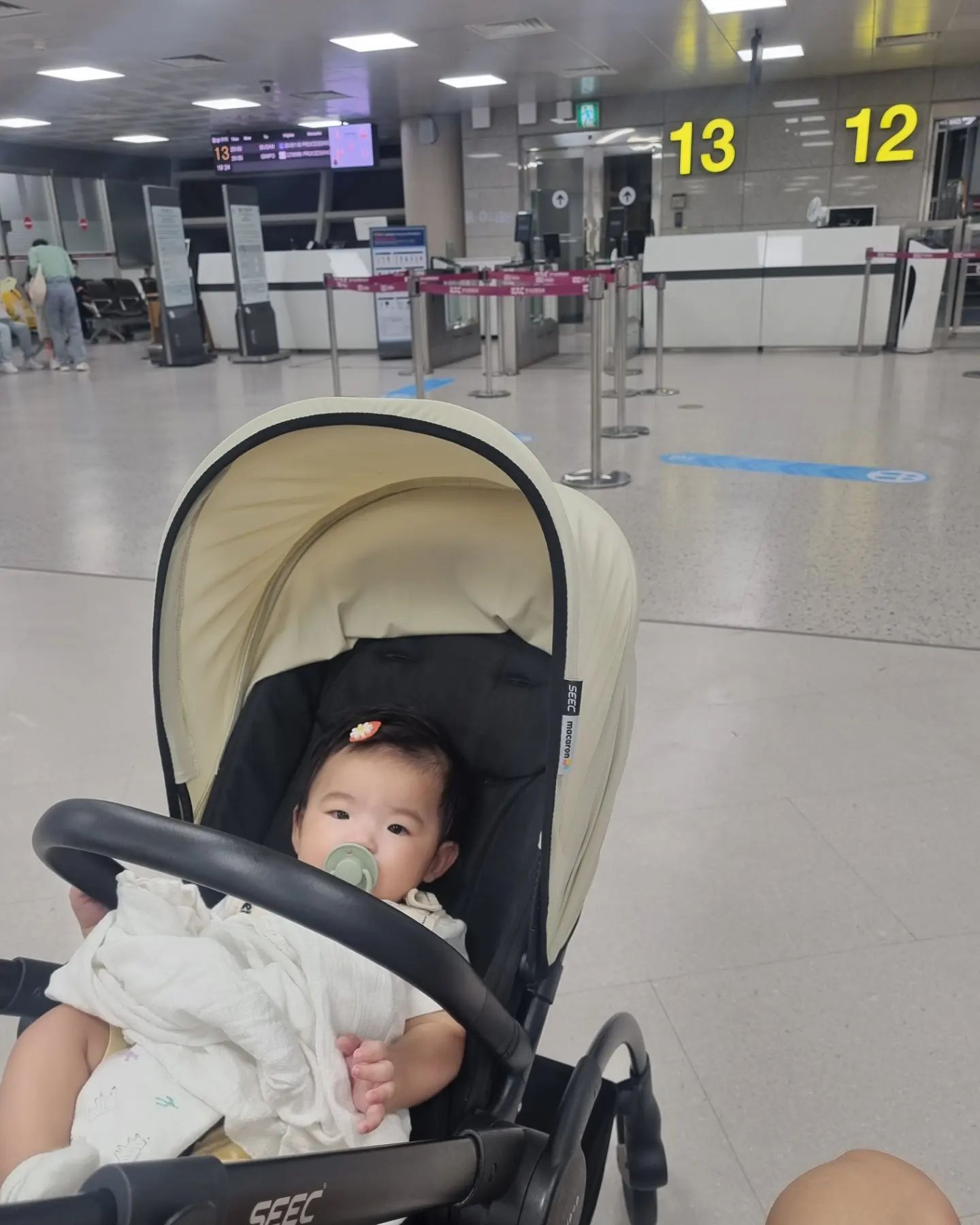 164일 로아 2번째 비행 부산여행 할아버지 할머니 큰아버지 내외랑 언니들 사랑 듬뿍 받는중 ㅎ 날씨가 좋아져 떠난 영도 피아크 날씨도 딱 선선하고 넓어서 이것저곳 구경다니기도 좋앗음 ㅎ 
#로아육아#인생164일차#영도피아크#난문어낚시할려고했지만#실패