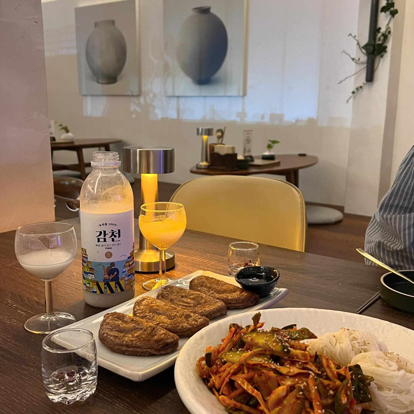 광안리에 꿀 발라둠🍯한달 안에 두번이나 간 곳인데 다채로운 전통주, 분위기, 요리까지 삼위일체🫶🏻술킷리스트 야금야금 뿌수고싶은 광안야행🍶매번 주문하는 수수부꾸미📌