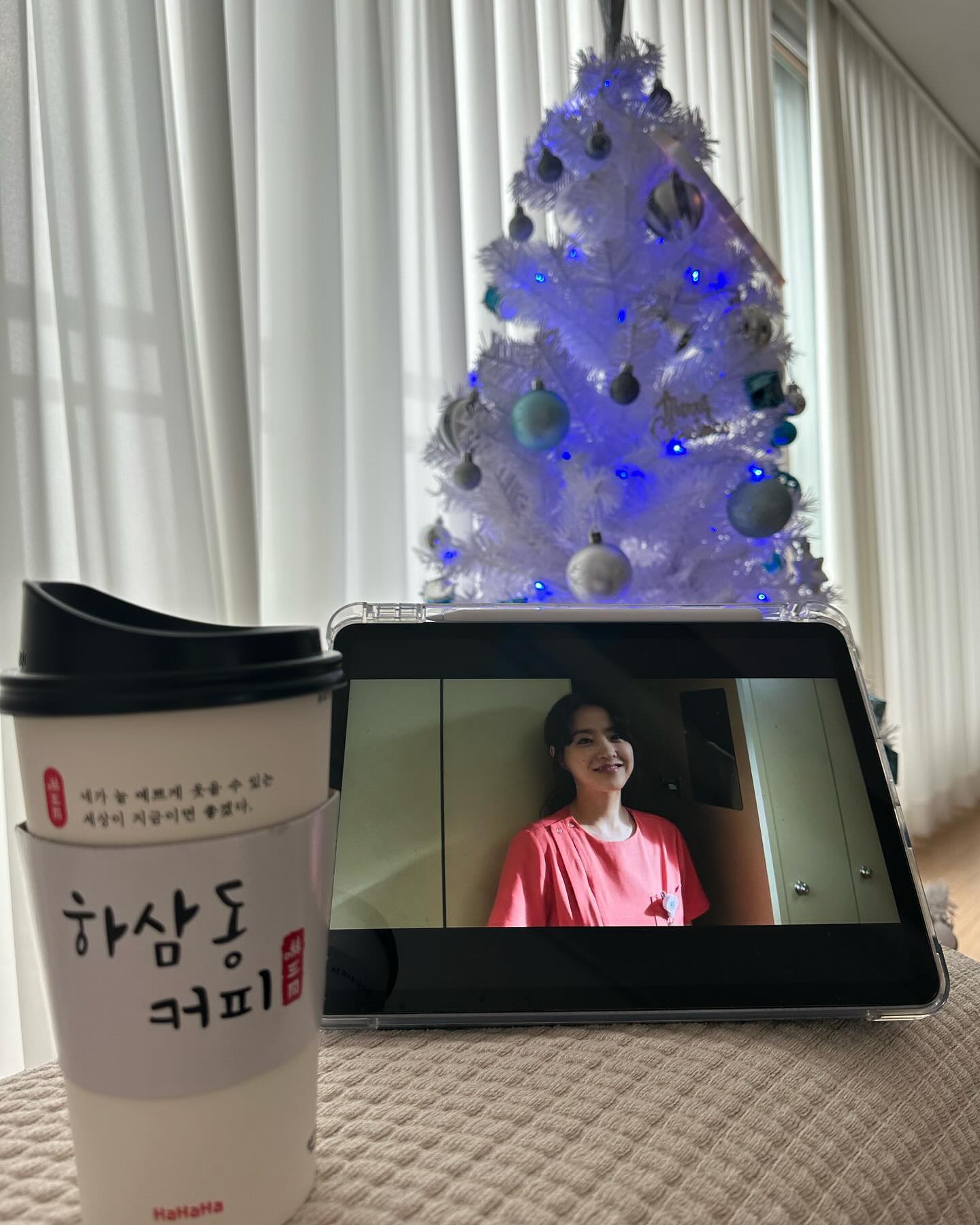 이불속이 안전하지…
오늘 하루종일 이불속….
모든게 귀찮다😭
#정신병동에도아침이와요 보묜서….
#머리감고 해야는데 #개귀찮 #뜨아 역시나 #얼죽아 최고임 ㅋㅋㅋㅋ