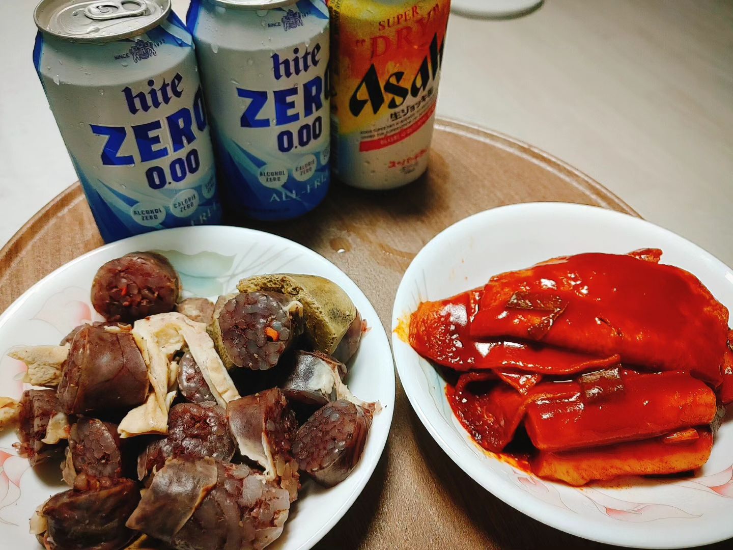 🍻 해운대 빨간떡볶이 😋

역시는 역시 :)
안맵고 달달해서 더 내스타일 ㅠㅠ💕

나 주려고 포장해가지고 고생했던 짝꿍 칭찬해💯

드디어 먹어보다니 😭😭😭 아 또 먹고 싶당~
(( 포장만 가넝해요😊 ))

#먹보얄라 #해운대떡볶이 #빨간떡볶이