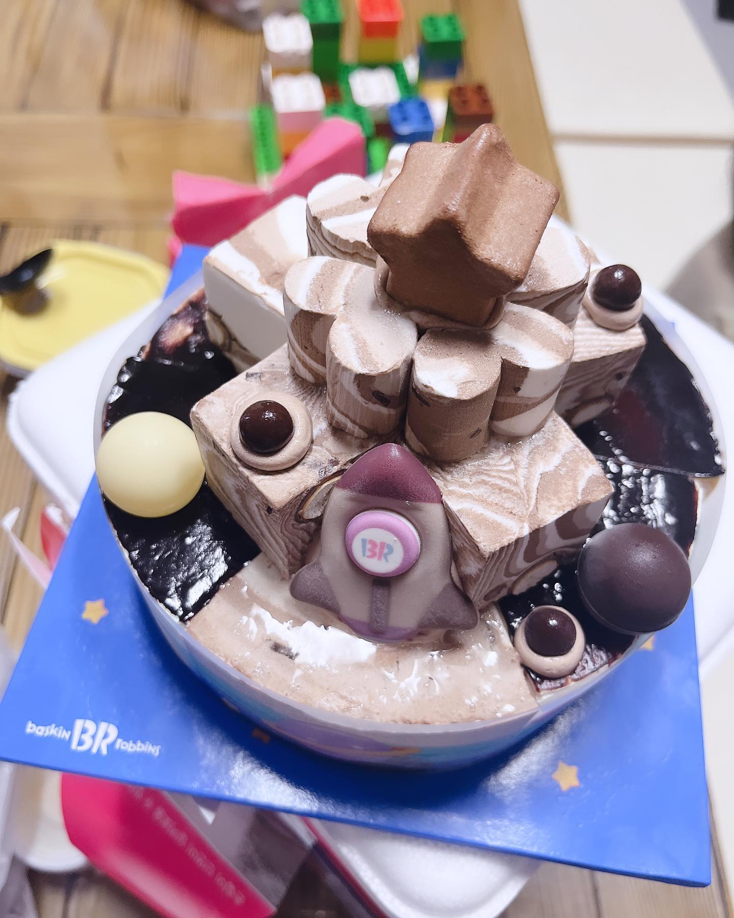 언제 먹어도 맛있는 아이스크림 케이크🎂

#아이스크림케이크 #케이크 #베스킨라빈스 #생일 #음식 #디저트
