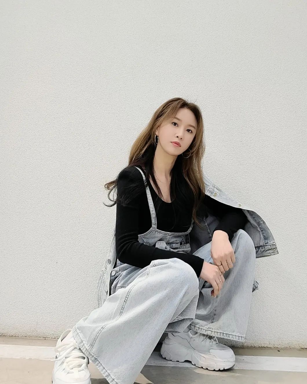 변호사 친구들이 있다는것에 감사하고 있는 것 같다. 💙사업하기 전에는 그냥 좋은 사람 그냥 친한 사람 같이 대화하면 말을 참 잘 들어주는 사람들이라고만 생각했는데 지금은 사업하면서 정말 많은 상의도 하고 의지가 되는 친구들 
고마워^^ 나랑 친구해줘서~ 💓💓

내 친구도 도와주렴 👏
그런데 내가 너네랑 같이 일하는 날은 안왔으면 하는거 알지? 아무일도 없이 평탄하게 내 사업 꾸려가는걸 기도합니다 ^^ 

#밀크티 _ 좋아함 
#변호사 #모임 #주선자 _ 일잘해결되길 #변호사모임 #변호인 
lawyer_jinhyuk
soslawfirm_official
attorney.ksm