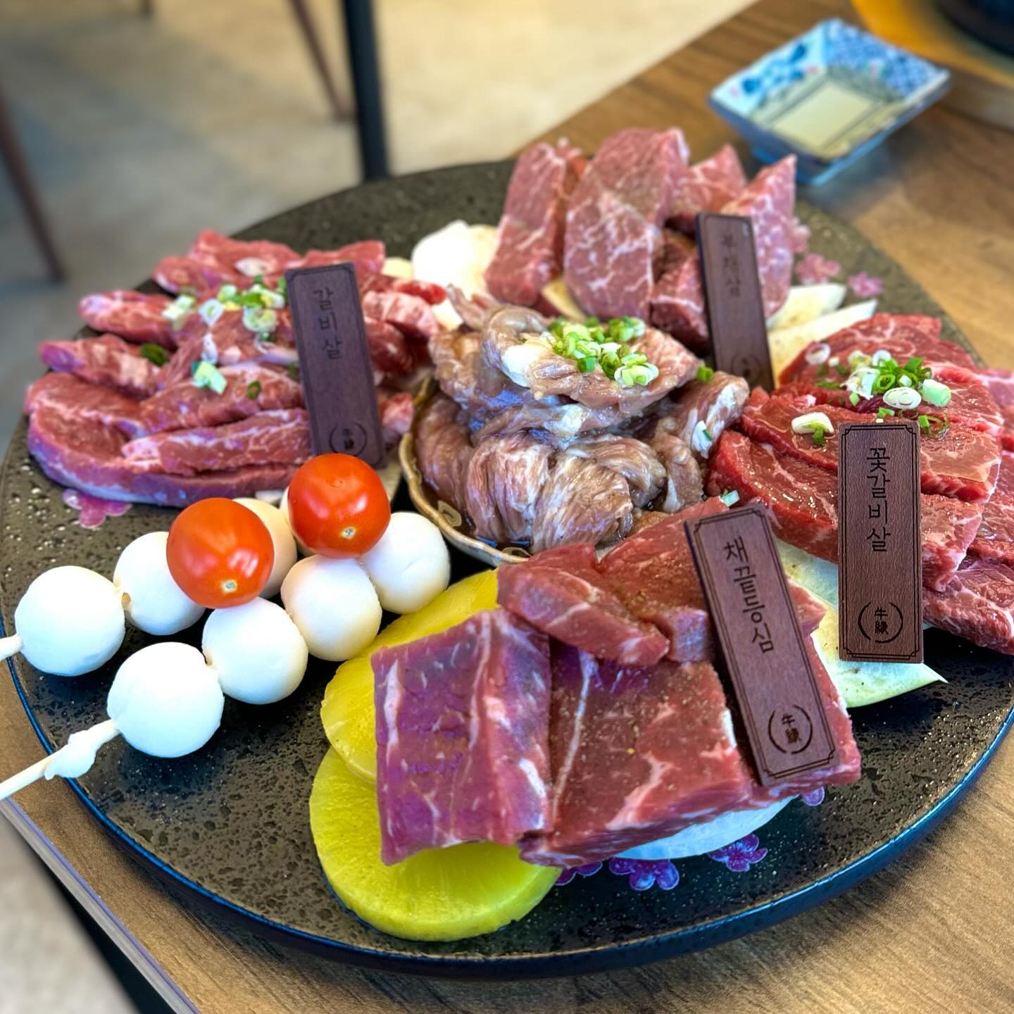 고창 “우연”

고창 유일 야끼니꾸 가게
좋은 기회로 방문해 가성비 넘치는 야키니쿠 냠냠
야키오니키리는 간장계란밥st 였는데 계속 생각나고
같이 나온 된장찌개도 무가 가득 들어있어 시원 그자체