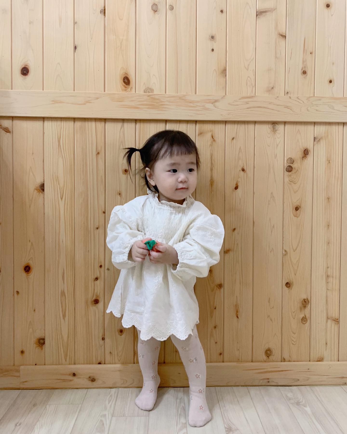𝟱𝟮𝟯𝗱𝗮𝘆𝘀 (𝟮𝟰𝟬𝟮𝟭𝟮)

엄마없이 엄마 외할머니 제사에 참석한 민〰️🥹
엄마빠없이 잘지내고있는 울 민이 대견하면서도 한편으론 섭섭하다?
쏭미니 엄마 까먹은거 아니지??!!!!!???!!! 🥹