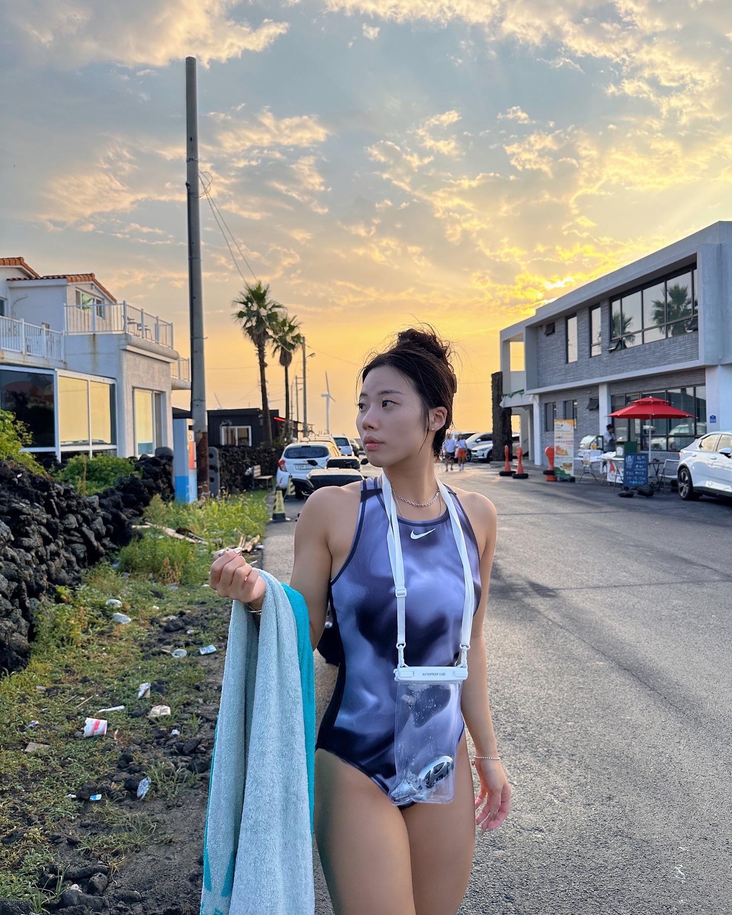 #바다노을 ☀️ 해질 때까지 놀아서
숙소도착하자마자 기-절🤪

#비키니 👙를 챙겼지만,
물놀이 🩱선택해따🙌🏻

#제주노을 #바다 #제주바다 #여행사진 
#여름휴가 #여름바다 #바다수영 #수영복 
#제주도 #제주도여행 #제주도해변 #🧡