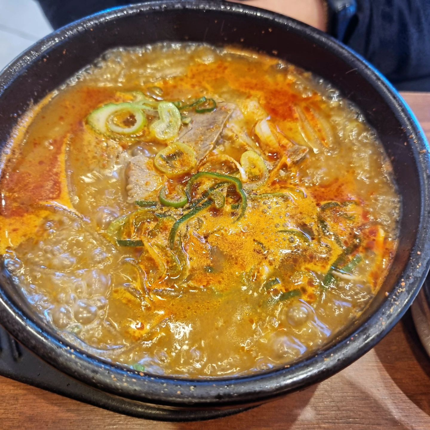 해운대 국밥 맛집 
국봉수백진국!

부산하면 빼놓을 수 없는게 바로
돼지국밥인데요

국봉수백진국은 해운대에서도 가깝고
국밥맛 뿐만 아니라 김치맛도 일품이라
해운대 오게되면 또 방문하고싶은 맛집이었어요

#협찬 #해운대국밥 #해운대국밥맛집 #국봉수백진국 #해운대돼지국밥 #먹스타그램 #맛스타그램 #먹팔맞팔