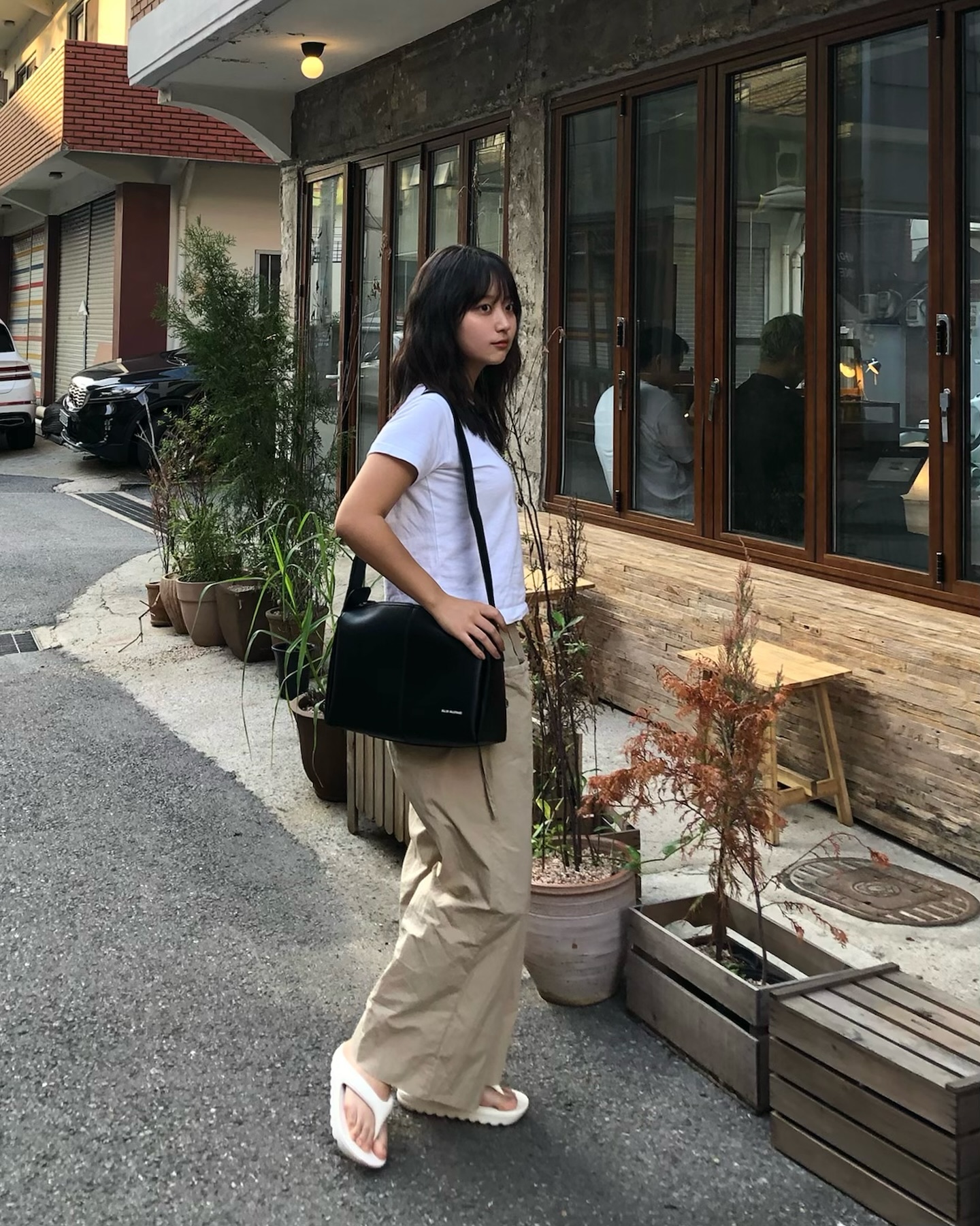 #협찬 아이패드도 들어가는 내 식빵가방 🖤
식빵을 닮은 🍞 모양의 보부상 가방!
넉넉한 공간을 자랑하는데 둔탁하지 않아 더 매력적이에요 ⁼̴̤̆◡̶͂⁼̴̤̆ 

🏷️ [브레드] 미디움 숄더백 블랙

#질바이질스튜어트 #JILLBYJILLSTUART #질러크루 #질러크루5기 #가방추천 #브레드미디움숄더백 #패션계정맞팔 #ㅇㅇㅌㄷ #koreangirlstyle #koreanootds