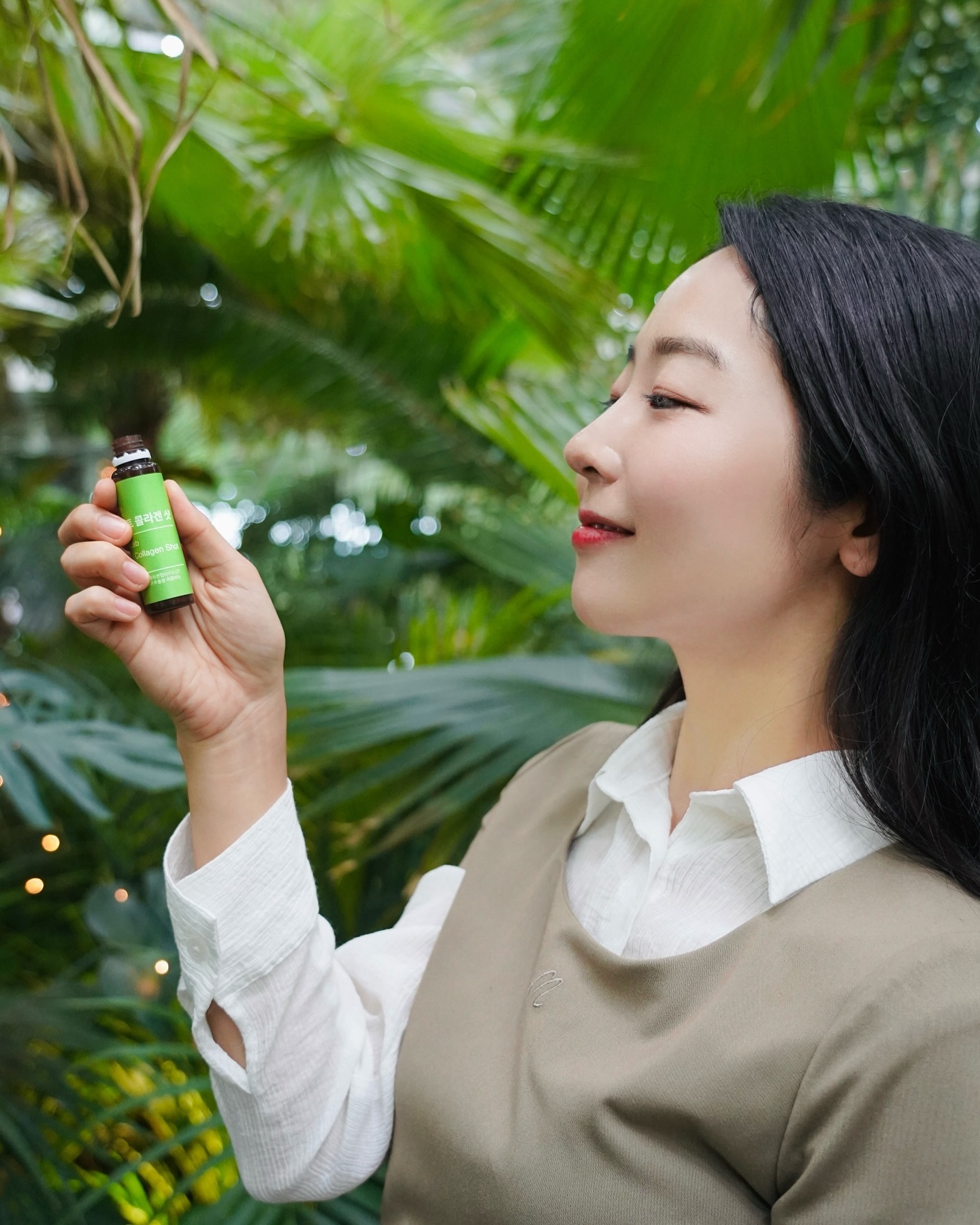 #협찬 
요즘 열심히 챙겨 먹고 있는 콜라겐 소개할게요!

최근 바프 준비 중이라 체지방 빼는 데 집중하고 있는데
스트레스인지 피부가 점점 안 좋아져서 걱정이더라구요!
그런데 #리즈랩 에서 이 두가지 고민을 해결해 줄 
신제품이 나왔어요😉 

바로 ‘다이어트 콜라겐 샷’인데요!!

가방에 가지고 다니기 좋은 크기에 목 넘기기 좋은 정제 사이즈로 
입에 알약 넣고 콜라겐 마시면 간단 섭취 완료!

다이어트로 불균형한 식사에 피부까지 난리여서 고민이었는데
단 한병으로 개선 가능하다니 더 손이 가요❤️

여자분들라면 다이어트 + 피부 둘 다 놓칠 수 없잖아요?!
저랑 같이 리즈랩 콜라겐 샷 먹구 관리해요✨

‼️리즈랩의 다이어트 콜라겐 샷이란???‼️
- 풋사과추출물애플페논 + 저분자콜라겐펩타이드GT 원료
인체적용시험 통한 기능성 인증 
- 멀티비타민 부문 한국소비자만족지수 3년 연속 1위,
한국소비자평가 3년 연속 1위,한국브랜드 만족지수 2년 연속 1위
‘리즈랩’에서 출시
- 섭취한 날 체크 가능한 캘린더 디자인 / 깔끔 고급 패키지 
- 물 없이 하루 한병으로 간편 섭취 가능 사과+레몬맛 
- 오후 1시 이전 주문 당일 출고! 당일 출고 시 90% 다음날 도착
.
.
.
#리즈랩 #리즈랩다이어트콜라겐샷 #다이어트콜라겐샷 #풋사과다이어트 #다이어트 #체지방감소 #콜라겐 #피부보습 #피부탄력 #UV케어 #저분자콜라겐추천 #풋사과추출물애플페논 #저분자콜라겐펩타이드GT