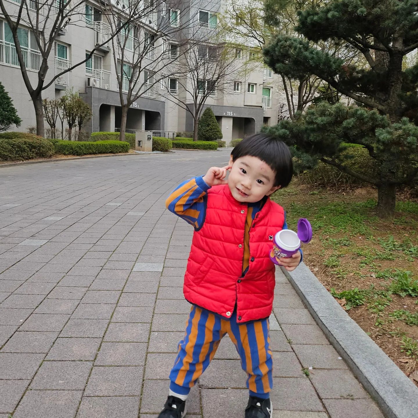 둘째 수난시대

#킥보드타다가 #얼굴갈았 #아까비😭 #27개월차둘째  #때쟁이