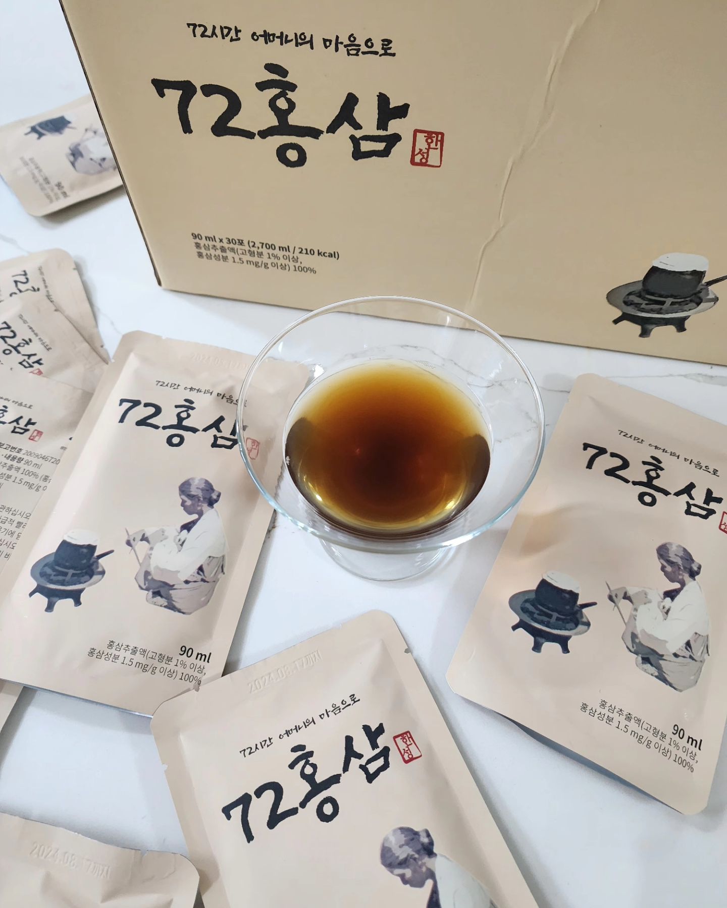 #협찬
한성인삼농장 72홍삼🤎
건강과 체력관리는 필수! 초딩입맛이라 이런 홍삼음료는
평소 즐기지 않는 편인데 72홍삼은 향긋한 홍삼향 가득
인공적인 단맛이 느껴지지 않아 거부감 없이 먹었어요😊

농부가 직접키운 5-6년근 100% 국내산 인삼으로
무려 72시간동안 정성들여 저온추출한 72홍삼!
100%국내산 홍삼/  무착향료/ 무첨가물/ 무설탕
건간한 재료로 정성들여 달인만큼 건강해지는 느낌
1박스에 30포(1포당 90ml)
면역력을 위해 매일매일 챙겨먹기🧡
한성인삼농장 72홍삼 최고!!

✅️ 협찬
han_sung72
#한성인삼농장 #한성인삼 #한성인삼72홍삼 #72홍삼
.
.
.
.
.
#홍삼 #인삼 #홍삼액 #효도선물 #건강식품 #자양강장제 #건강식 #영양제 #선물추천 #부모님선물 #맛도리 #음식 #음료 #건강관리 #야식추천 #먹스타그램 #먹방스타그램 #맛스타 #먹팔맞팔 #먹팔환영 #먹팔해요 #이벤트 #먹스타맞팔