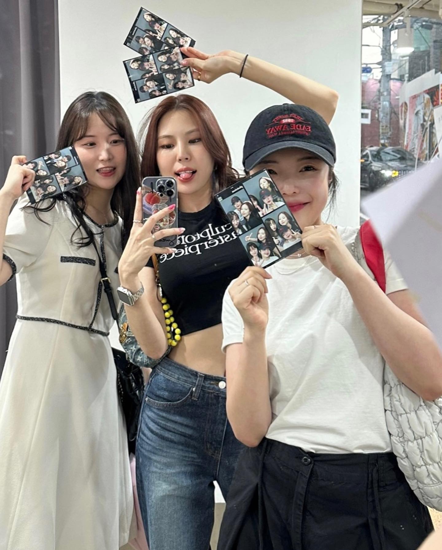 2023년은 아프고 힘든일이 유독 많았지만 함께해준 친구,가족,지인들 덕분에 큰 탈 없이 잘 버티고 웃었던 것 같습니다 감사하고 Happy New Year🫶🏻