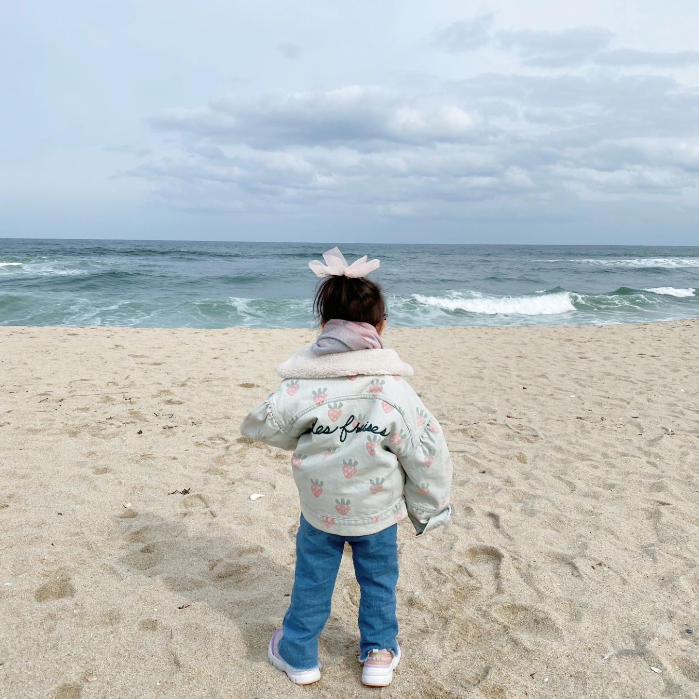 오늘의 하이( ˇ͈ᵕˇ͈ )🤍⁣⁣⁣⁣ +787⁣
🤍하이팀의 겨울여행은 이렇게 행복하게 성공적으로마무리.ᐟ.ᐟ
또만나쟈 바다야🖐🏻🖐🏻💙
⁣
⁣
⁣
⁣
⁣
⁣
⁣
⁣
#아기스타그램 #아기옷 #아기모델 #육아용품 #육아맘 #아기랑놀기 #baby #cute #아기와갈만한곳 #아기놀이 #어린이집적응기 #딸스타그램 #딸바보 #딸 #육아 #육아소통 #육아스타그램 #육아템 #맘스타그램 #맘소통 #21개월아기 #22개월아기 #25개월아기 #바다 #일상 #일상스타그램 #김하이 #경포아쿠아리움 #하이스타그램🤍⁣
⁣