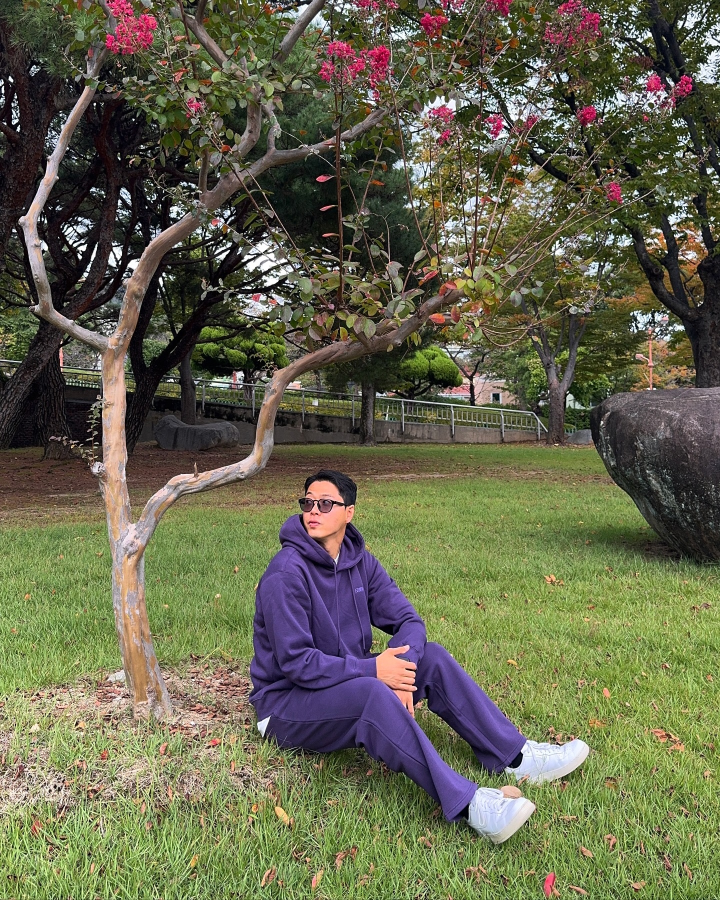 🌺

#협찬 aprch.seoul fcmm_official

배롱나무 백일홍이랑 셋업입고 기분 좋게📸📸

- 어프로치 단독 기획! 한개 가격에 셋업으로, 티셔츠까지 득템할 수 있는 특급 이벤트

#FCMM #스웻셋업 #후드티 #스웻팬츠 #데일리룩 #데일리셋업
