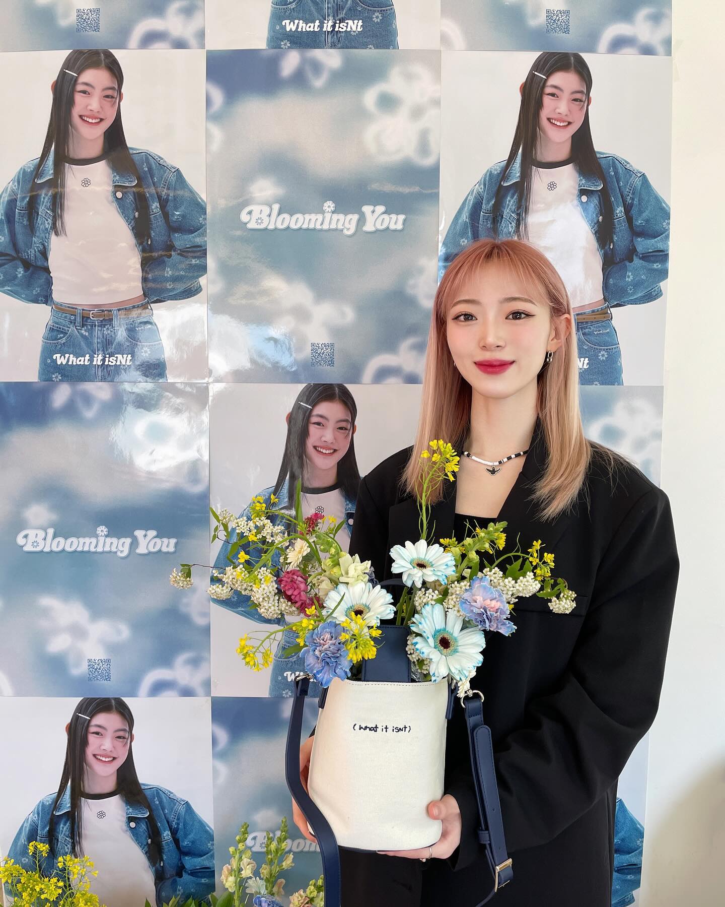 괄괄이, 단 하루 조신해지다 💐

#와릿이즌 whatitisnt__kr 

#WHATITISNT
#BLOOMINGYOU
#와릿이즌우먼스
#와릿이즌플로리 

#꽃꽂이수업 #꽃꽂이클래스 #원데이클래스 #워크숍 
#셀피 #셀카그램 #반신샷 #오오티디 #데일리룩코디 #자켓코디
#신상백 #여름가방추천 #여름가방 #크로스백추천 #데일리백