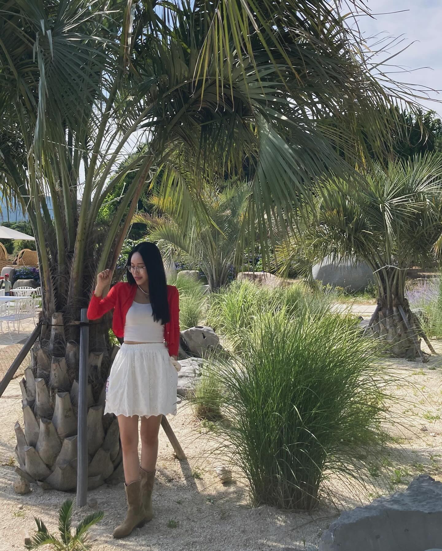 matikplak

이뿐 안경 쓰고 엄마빠랑 데이트☀️🌴

두껍지 않은 프레임이라 아무 코디에도 잘어울리는 내 앙굥🤍👓