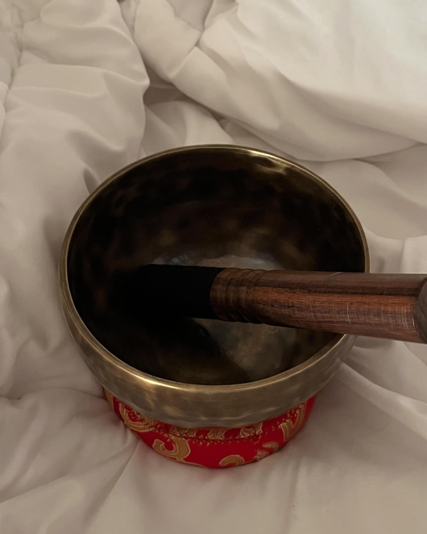 요즘 릴렉스가 너무필요해서 잘 사용하고 있는 싱잉볼🫸🏻🫷🏻
회사에서의 모든 독을 쓸어내려본다…..🧎🏻‍♀️