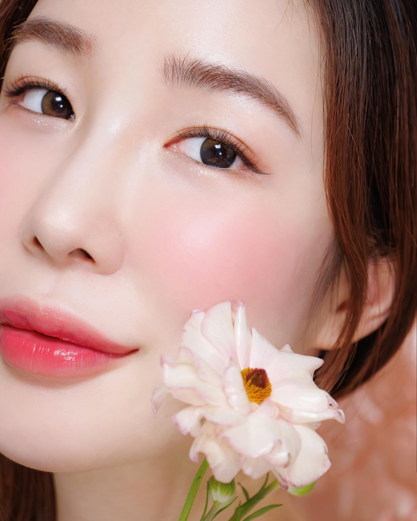 #광고

요즘 올리는 피드속 뷰티 다들 예쁘다고 해주셔서
정말 감사해요☺️♥️♥️ 매달 빼놓지 않고 속눈썹펌 필수에요
홍대에 눈도 안 시리고 아직도 펌끼 남아있어서 촬영힐거 가득인데
잘 맞는곳 찾아서 다행이에요! ㅎㅎ
예약 필수! 예쁘게 펌 잘 잡아주는곳 소담하다 👍🏻👍🏻☺️
.
.
.
.
#홍대속눈썹펌 #홍대속눈썹 #홍대속눈썹연장
#뷰티블로거 #발색샷 #속눈썹펌잘하는곳 #소담하다