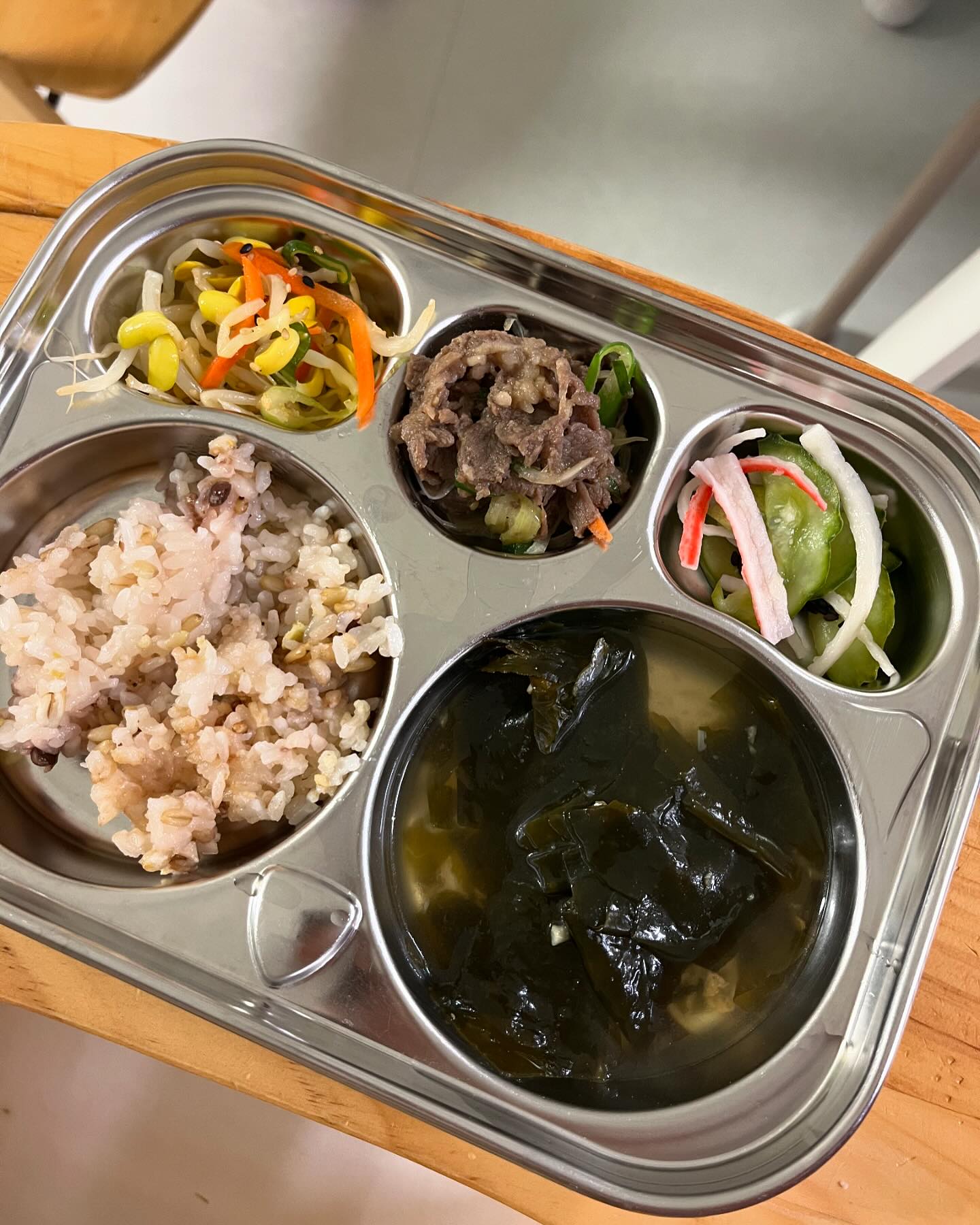 #협찬 #제품제공 #디에이프런 #반찬배달 #경기도반찬 #반찬정기배송

너무 맛있고 정갈한 프리미엄 홈 푸드 딜리버리, 디에이프런🍃

평범하지만 특별함이 묻어있는 디에이프런의 한끼는 진짜 대만족
20년 경력의 한식 조리사와 20년 경력의 특1급 호텔 출신 양식 조리사가 함께 만드는, 집밥에 진심인 직원 모두가 최선을 다해 준비하는 한 끼 식사🫧

밸런스있는 메뉴를 제공해 영양과 맛, 조화까지 다 잡은 디에이프런🩵
제철음식을 포지셔닝하고 트렌드를 이끌어 가나는 메뉴를 구성하여 매일 매일 맛있는 반찬을 맛볼수 있는 디에이프런✨

신선하고 안전한 식재료를 선별하여 구매해서 아이들과 함께 먹기에도 너무 좋은 디에이프런🍃

아이들 반찬으로 주면서 엄마아빠도 함께 맛있는 식사를 할수 있어서 웬만한 외식보다 백배 좋았다고요🤤

맛도 좋은데 새벽배송으로 집앞까지 배송해주니, 이것보다 더 좋은게 어디있을까 싶어서 앞으로도 디에이프런과 한 끼를 함께하기로♥️