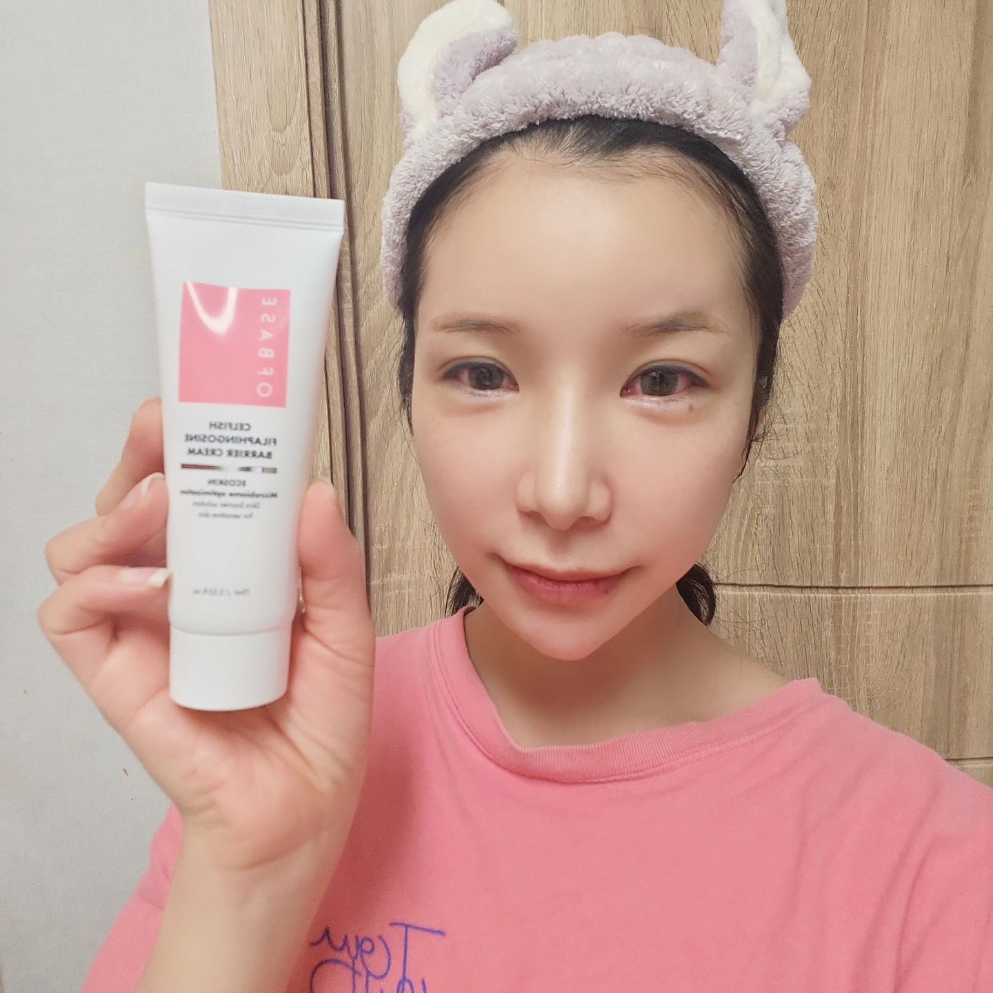 #광고
🏷[오브베이스]셀 피쉬 필라핑고신 베리어 크림
피부장벽강화&개선 핵심 솔루션,자극받고 손상된 피부를 위한 진정크림인 #셀피쉬필라핑고신베리어크림 

끈적임없이 속부터 촉촉하게 발리면서 스며들어줘요~
그날이 다가오면 피부트러블 올라오는게 장난아닌데 3일 사용만으로도 피부진정효과가 확실히 좋더라구요♡

여러번 덧발라주어도 끈적임없이 속건조까지 잡아주면서 피부가 쫀쪽해져서 너무 좋아요~저녁에 자기전에 듬뿍 올려주고 자면 다음날 메이크업도 너무 잘먹고 피부에 은은한 광채까지😍
무려 72시간 보습효과가 있다고 하니 자면서도 피부가 좋아질수밖에 없는거 같아요✨️

-피토스핑고신,세라마이드 등의 성분이 들어가 피부장벽 개선에 도움을 줌
-7중 히알루론산이 함유되어 있어 촉촉한 보습감을 선사함
-외부 자극에 의한 피부 손상에도 진정 효과가 있음

ofbase_official

#오브베이스 #협찬 #크림추천 #화장품추천 #기초템추천 #기초화장품추천 #기초케어 #피부관리추천템 #건성크림 #오브베이스크림 #환절기크림 #수분크림 #민감성크림추천 #핑고크림 #오브베이스베리어크림