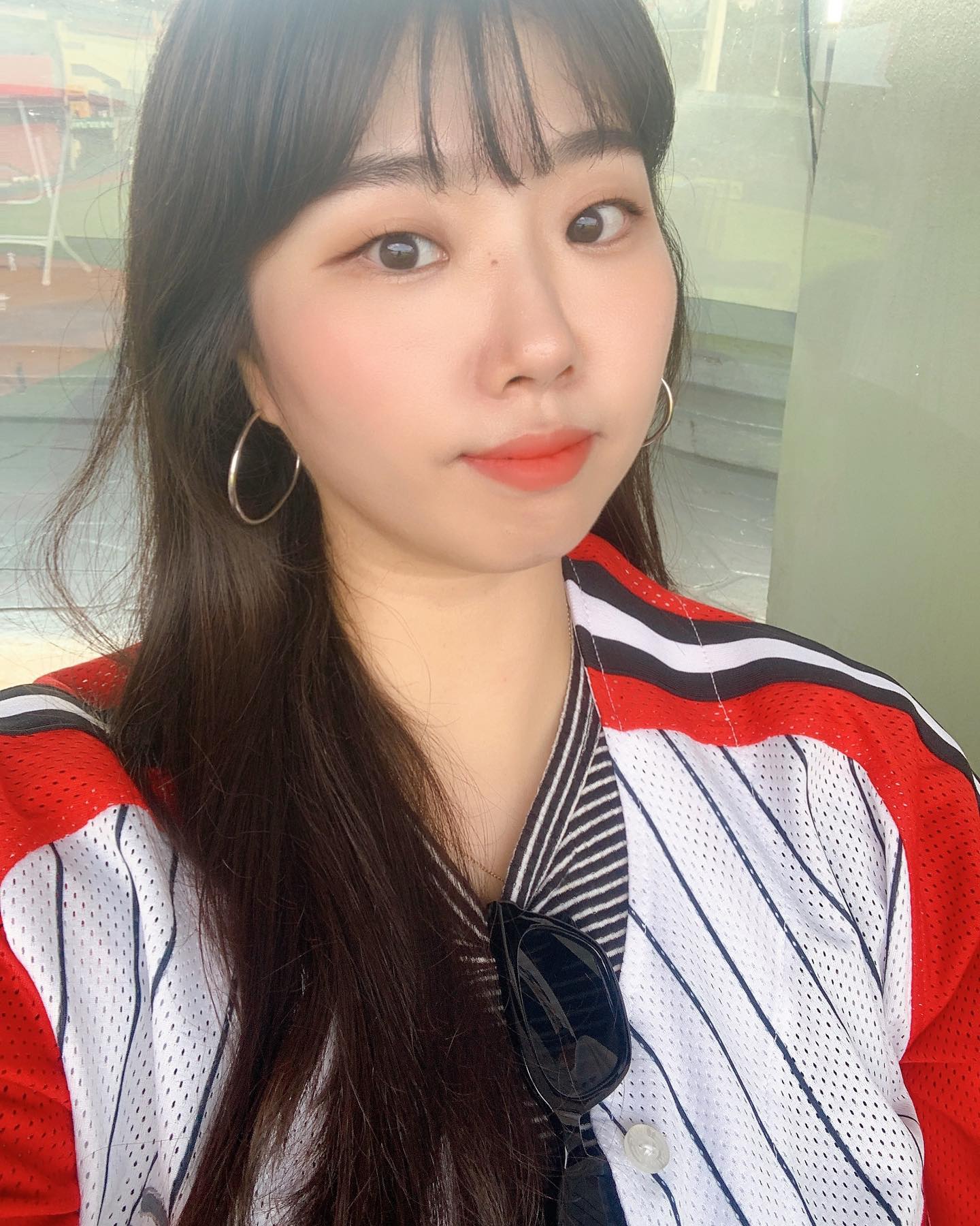 땡볕에… 
너무 더웠지만 야구는 포기못하지😜
응원 너무해서 머리가 띵한건지.. 
더워서 띵한건지.. 모르겠네 ㅎㅎ
오지환 보구미…🥹
.
.
.
.
.
#더위시작 ☀️
#오늘도화이팅 ❤️
#일상 #야구관람 #야구직관 
#6월야구 #잠실야구장 
#lg트윈스 #lg트윈스팬 
#야구팬 #야구장 #직관 #먹방 
#더블헤더 #존경스럽다 👍🏻👍🏻
#재미었다 💕 
#오지환보고싶다 ㅜㅜ
#오지환 #빨리돌아와 🙆🏻‍♀️
보는건 #야구스타그램 ⚾️
하는건 #축구스타그램 ⚽️
#헤헷 😉 
#이야이야오 🎶
#신이난다신이나 💕
#즐겁게살자 😎