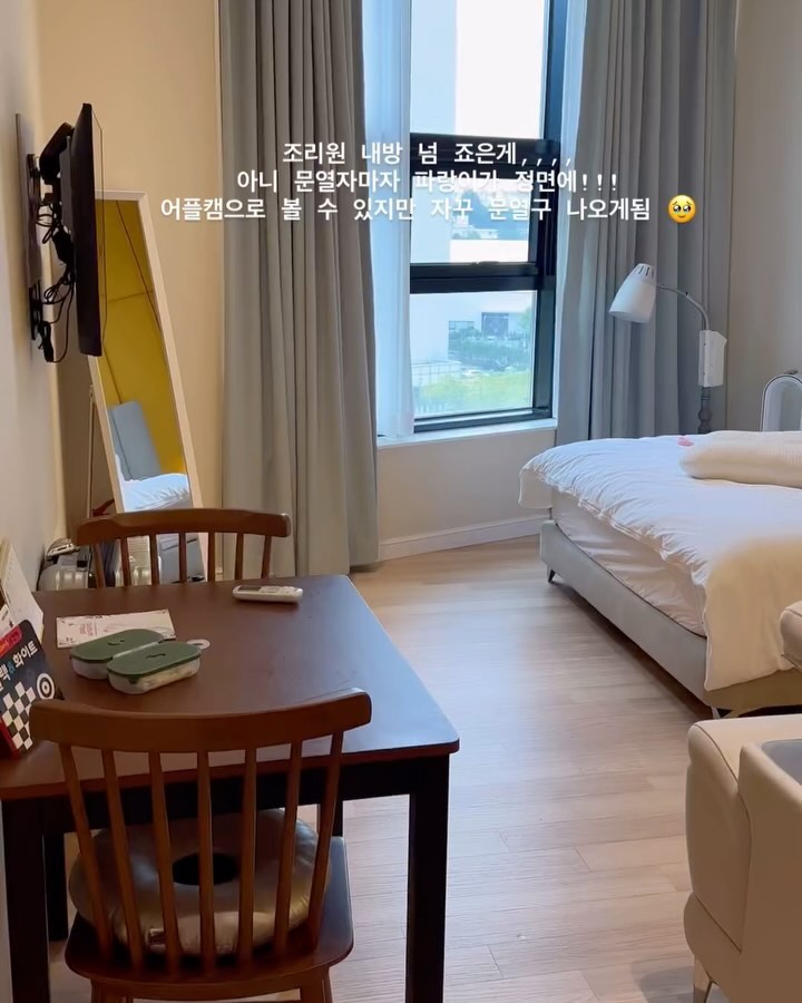#조리원천국
3월 서울에서 이사오는 바람에 임신중긴데 병원도 바꿔야하구 조리원 고민도 많았었다 ㅠ 근데 걸어놨던 조리원이 동탄제일병원과 급 연계되며 안심되고, 병원 결정도 한방에 ! 결과적으루 조리원 생활 2주 넘넘 만족스럽게 보냈다 (블로그 후기도 씀 ✌🏻)
오늘은 퇴소 전날 ⭐ 집가기 싫은데 빨리 집가고싶기도 하고, 이 여유는 끝이겠지만 나 잘할 자신 있,,는데,,,, 왤케 떨려? ㅋㅋㅋㅋㅋㅋ 파랑아! 도와죠 ㅠ 협조해줄꺼지? 💙 흐흐 오빠 화팅 나 화팅 우리 화팅 !!!! 실전 육아팅 👼🏻
