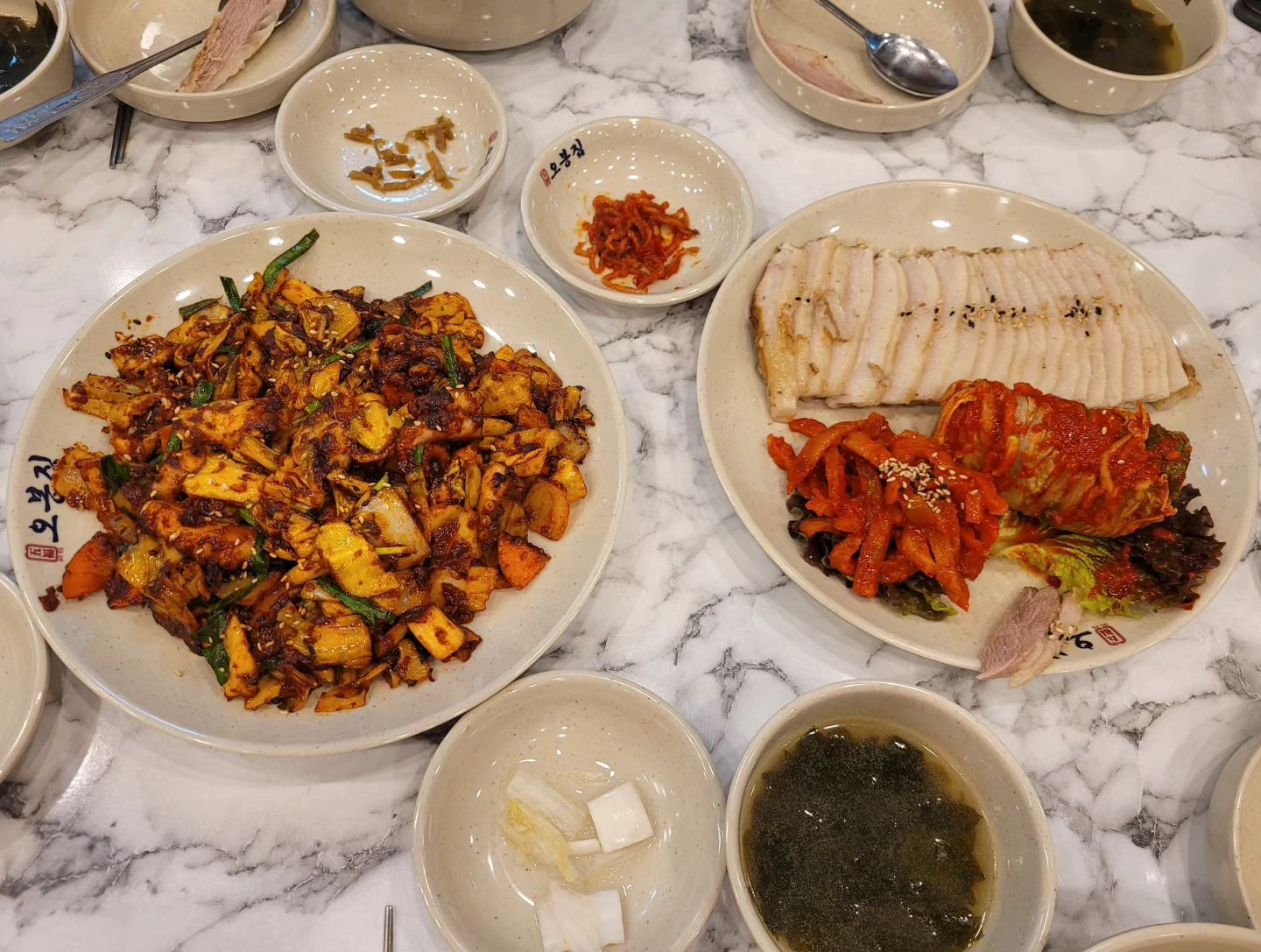 칠곡 오봉집.
불향이 제대로인 낙지볶음.

#오봉집칠곡 #낙지볶음맛집 #김치전맛집