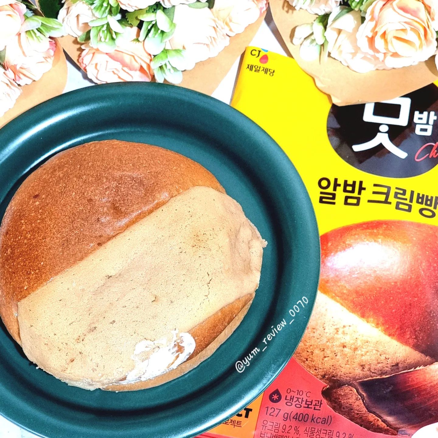 #광고 #CU덕후 #알밤크림빵

CJ 대표브랜드 맛밤이 크림빵으로
출시되었어요🌰🫓 

밤이 콕콕 박힌 진한 페이스트와 달달한
밤크림이 가득합니당❤️
쿠키토핑이 올라간 브리오슈빵이라 고소
함도 느껴지고~알밤모양 비주얼에 
재미지기까지😆사이즈도 커서 여러명이
간식으로 먹기 좋을거 같아요!!

오직 CU에서만 만날게요🥰

#CU#데일리#CU신상#씨유덕후#맛밤알밤크림빵#편의점신상#CJ#편의점메뉴#CJ제일제당#CU편의점#베이크스로젝트#크림빵#food#빵맛집#빵스타그램#디저트